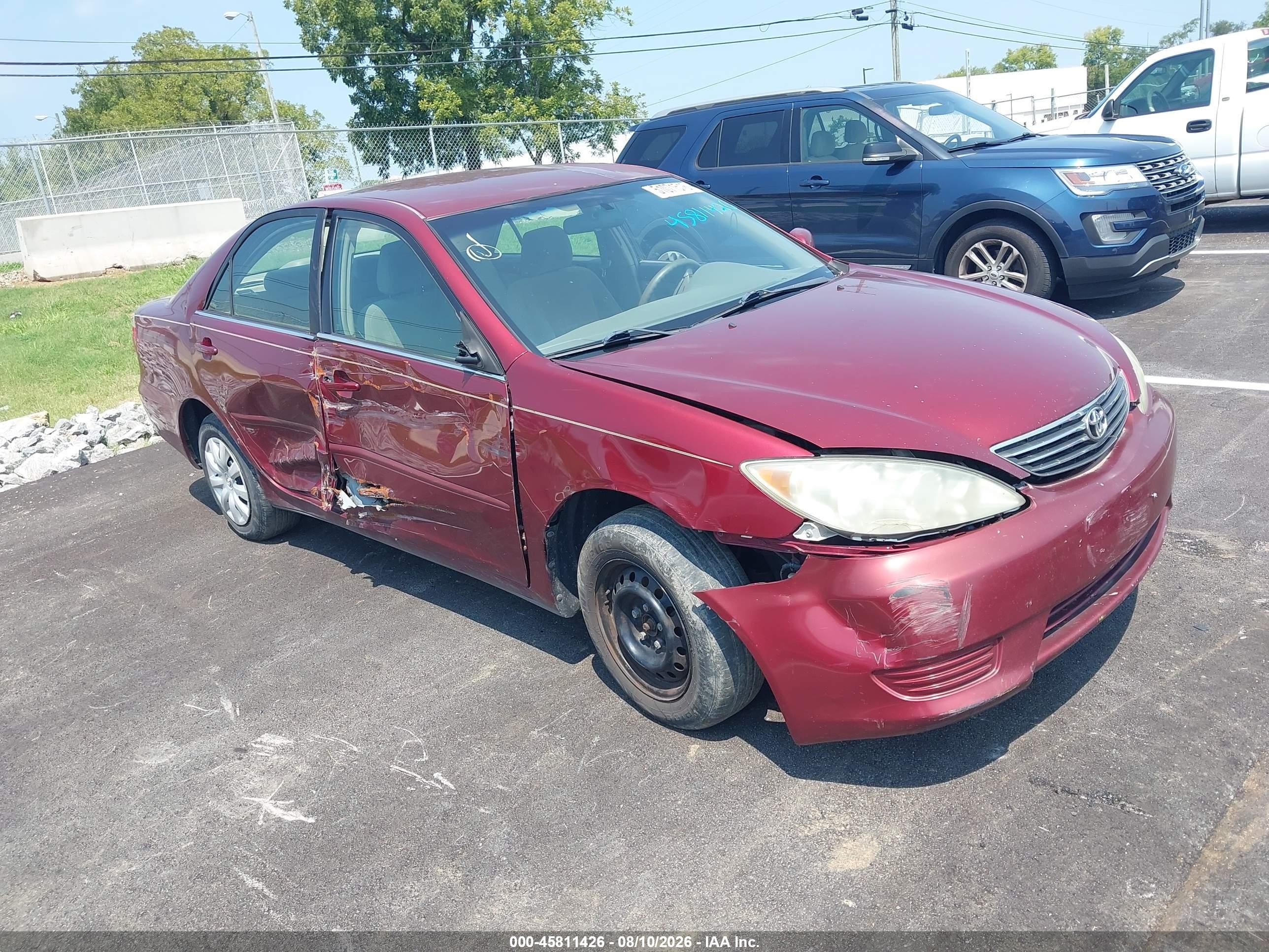 2005 Toyota Camry Le Red vin: 4T1BE32K15U044207
