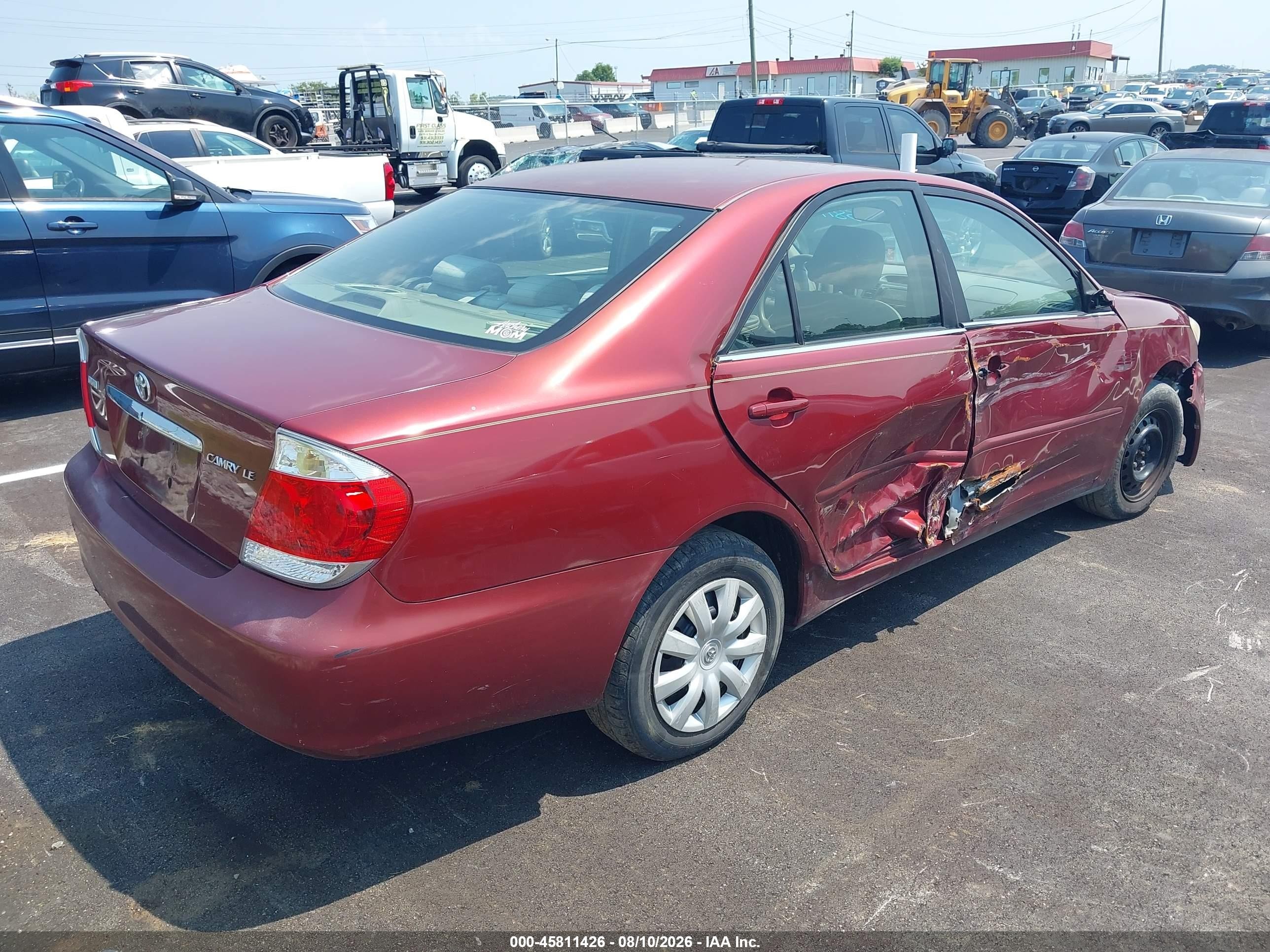 2005 Toyota Camry Le Red vin: 4T1BE32K15U044207