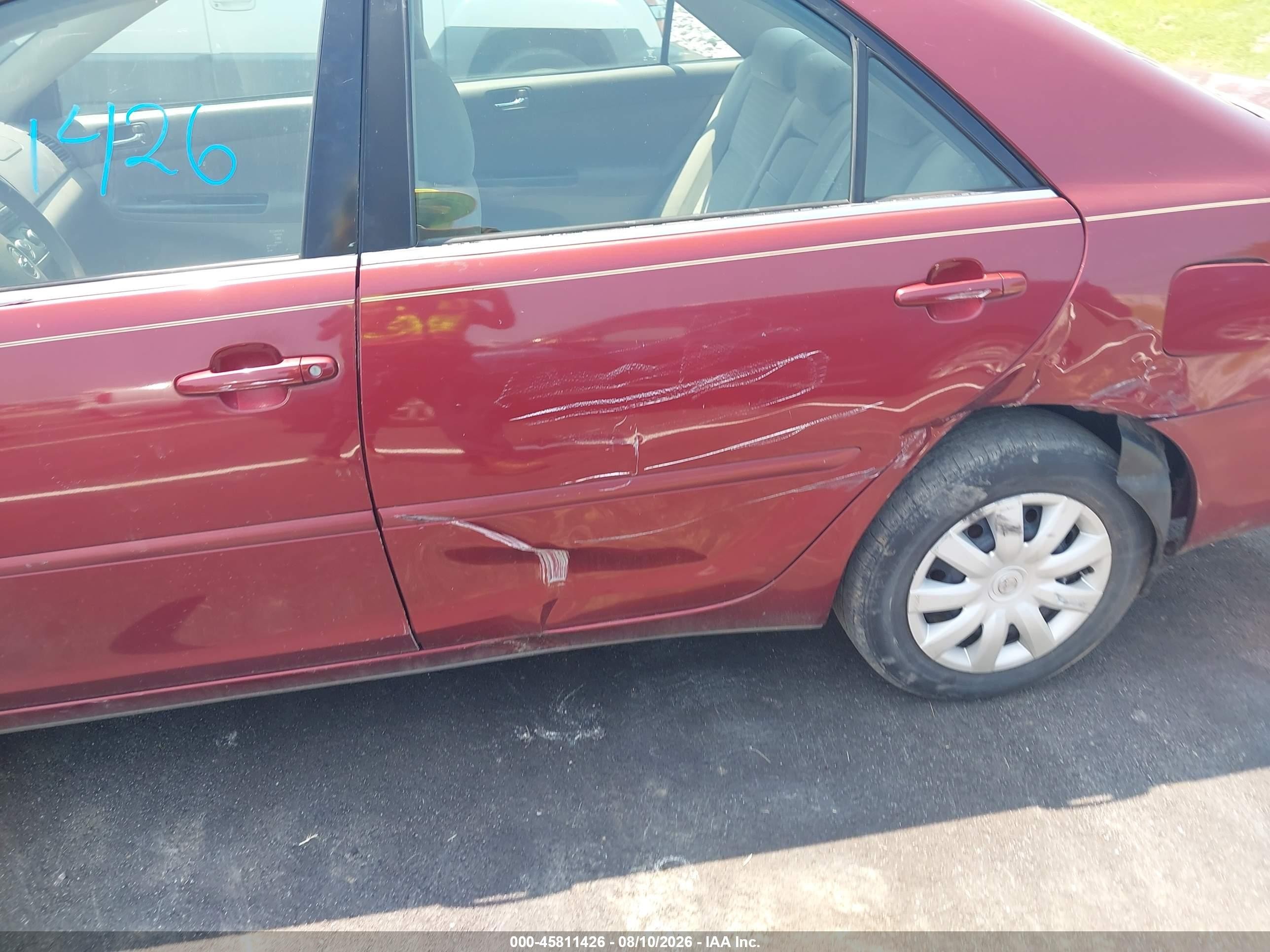 2005 Toyota Camry Le Red vin: 4T1BE32K15U044207