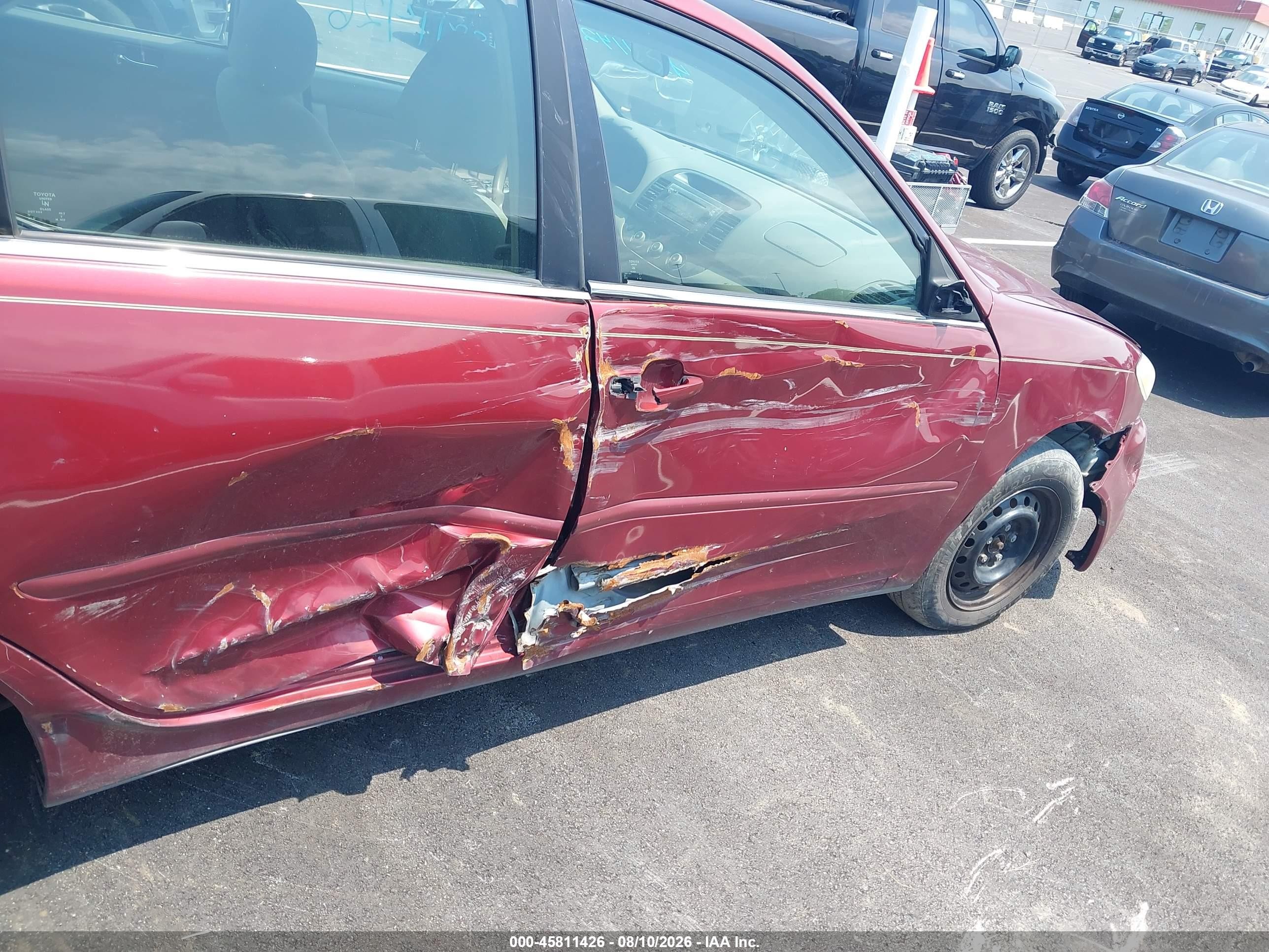 2005 Toyota Camry Le Red vin: 4T1BE32K15U044207