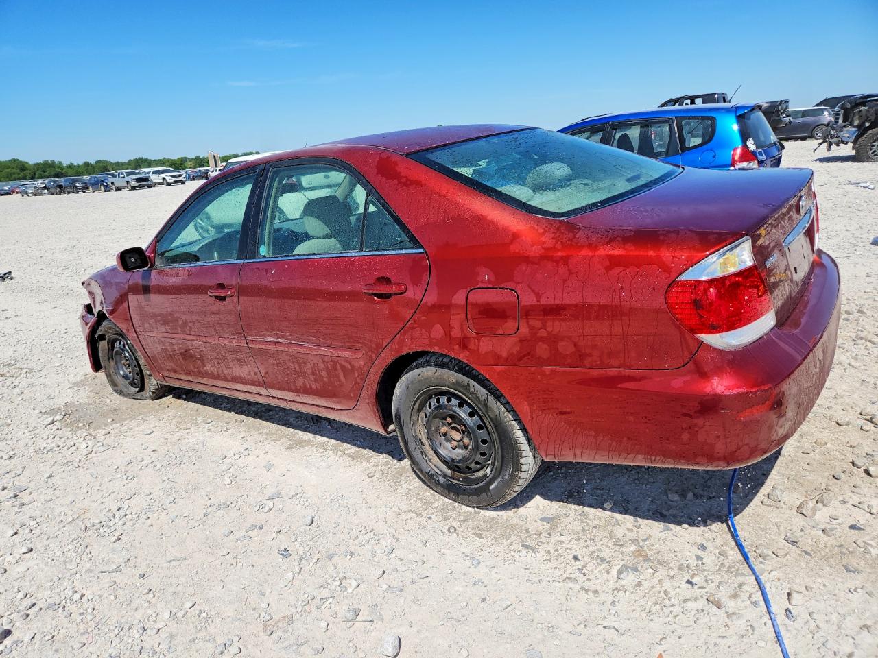 2005 Toyota Camry Le Red vin: 4T1BE32K15U072623