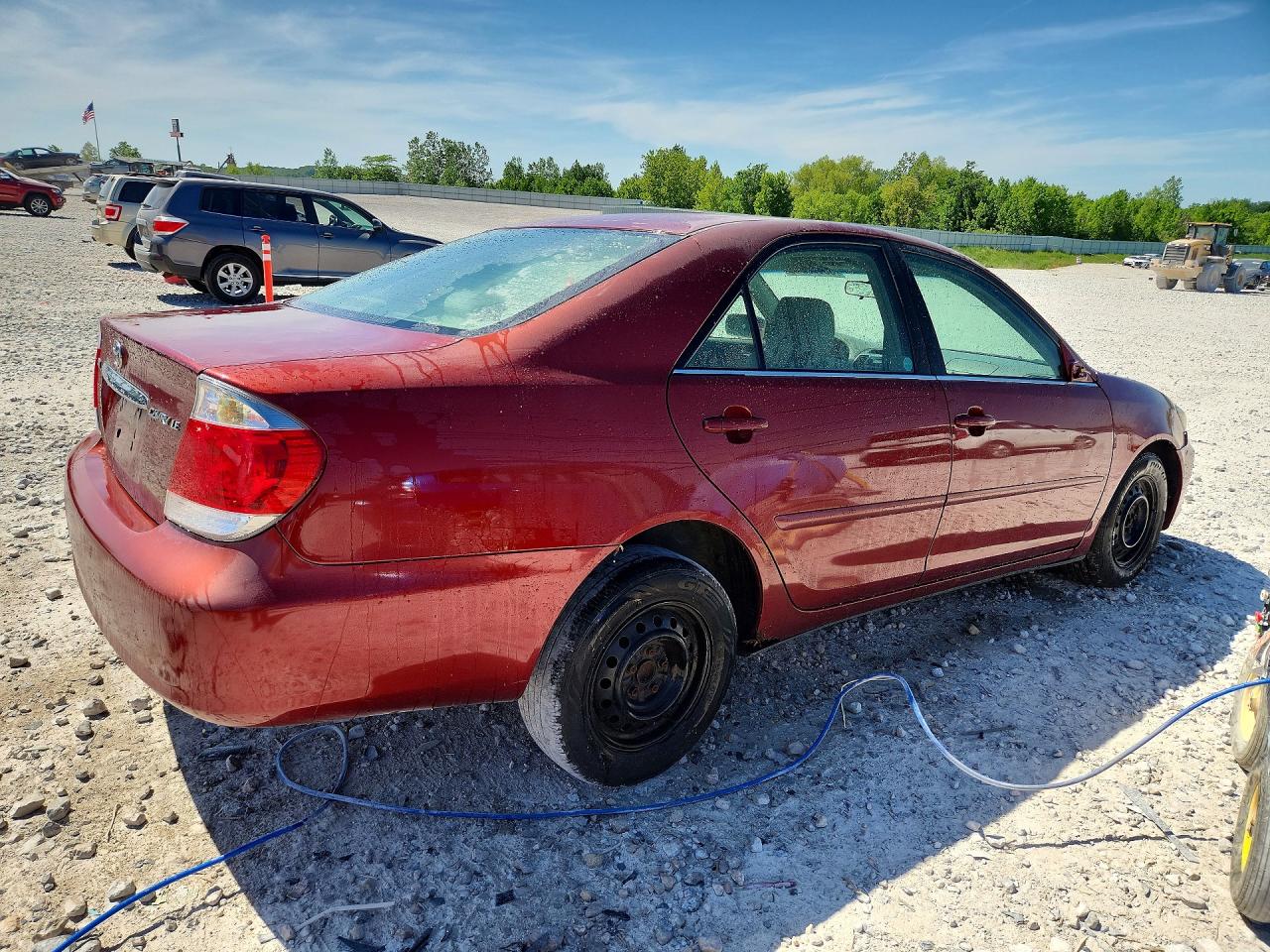 2005 Toyota Camry Le Red vin: 4T1BE32K15U072623