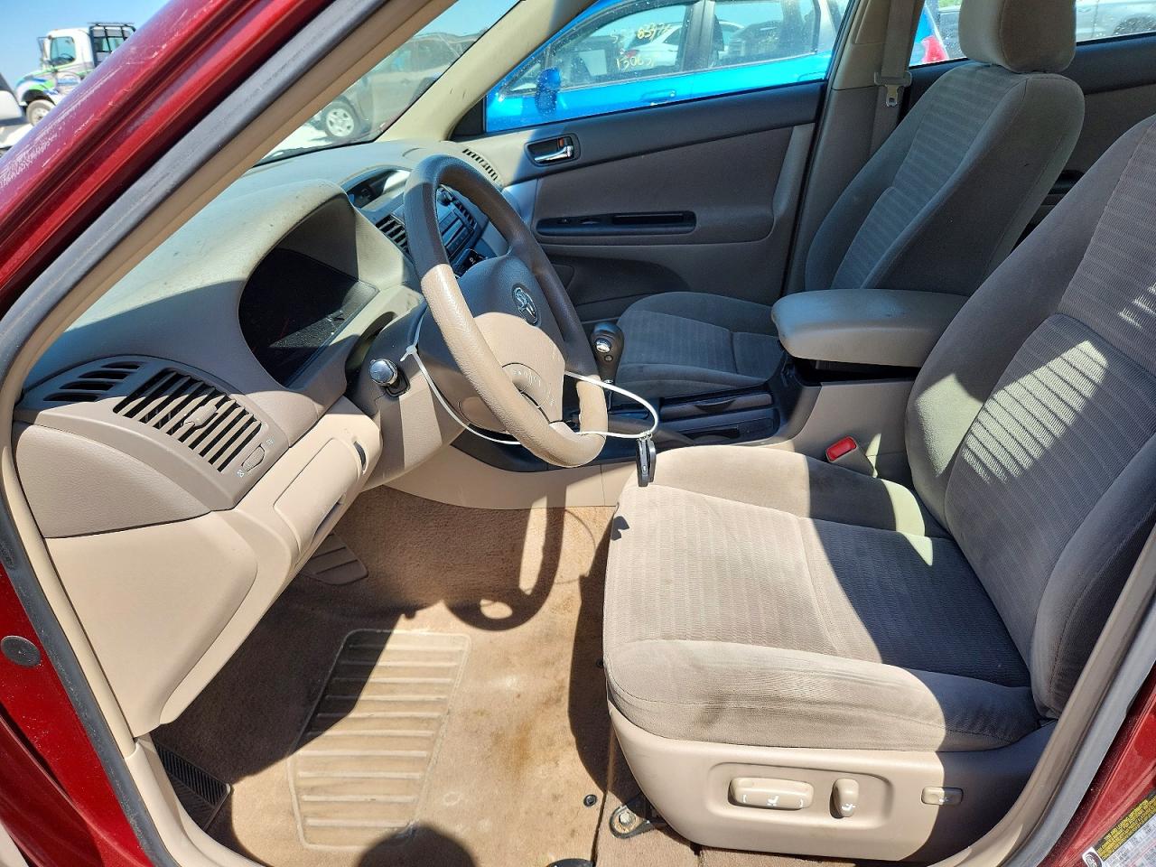 2005 Toyota Camry Le Red vin: 4T1BE32K15U072623