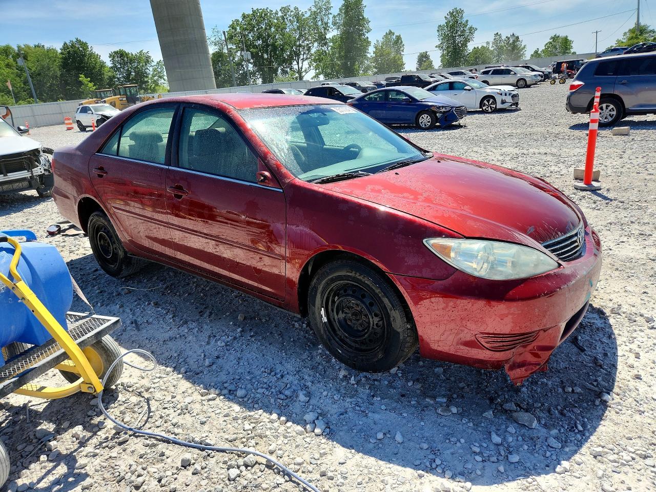 2005 Toyota Camry Le Red vin: 4T1BE32K15U072623
