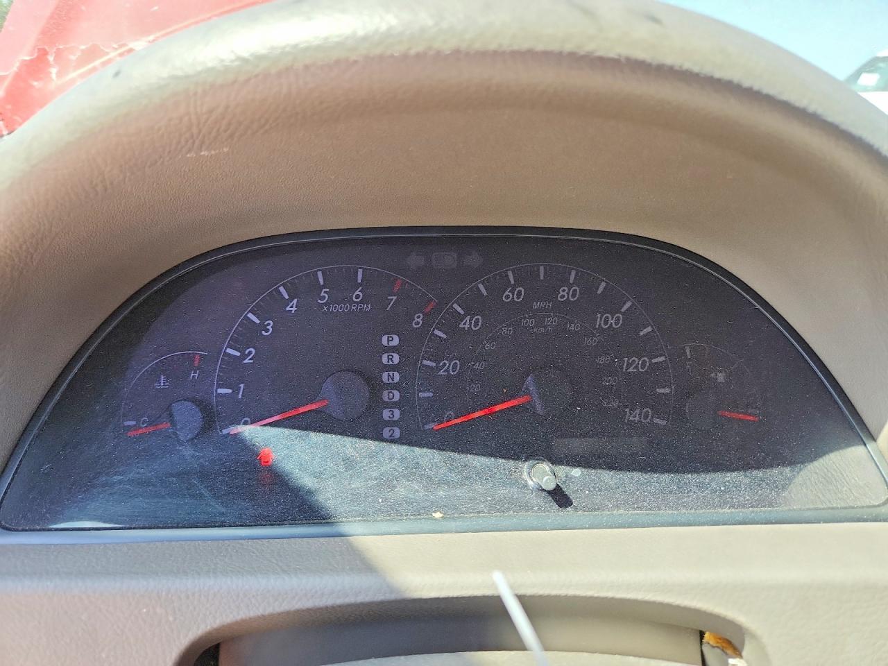 2005 Toyota Camry Le Red vin: 4T1BE32K15U072623