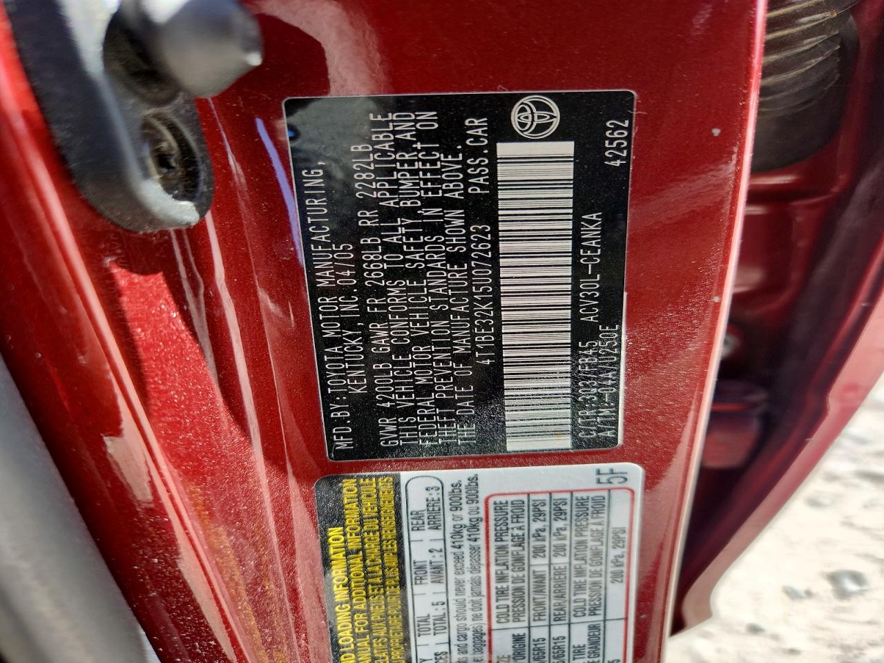 2005 Toyota Camry Le Red vin: 4T1BE32K15U072623