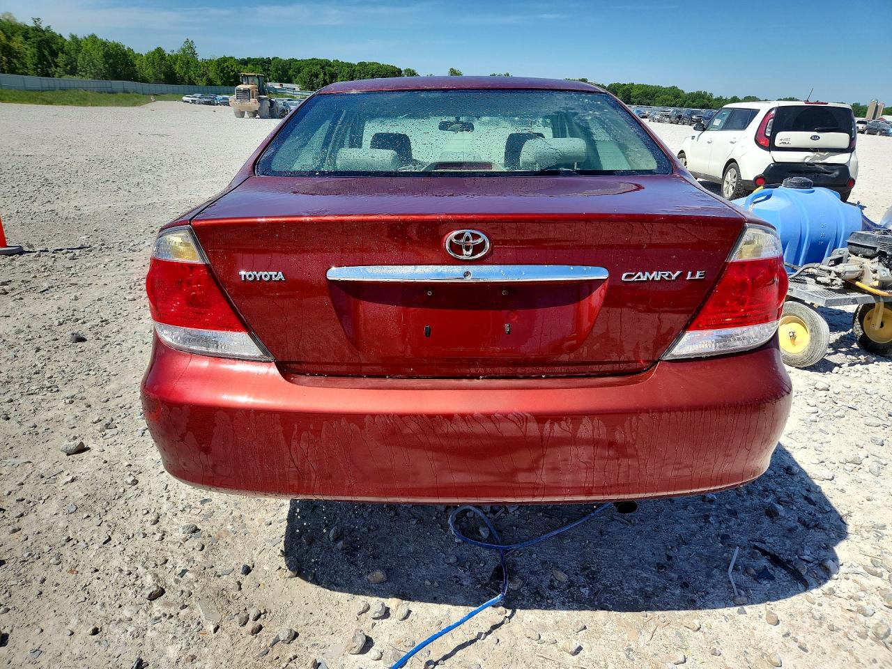 2005 Toyota Camry Le Red vin: 4T1BE32K15U072623