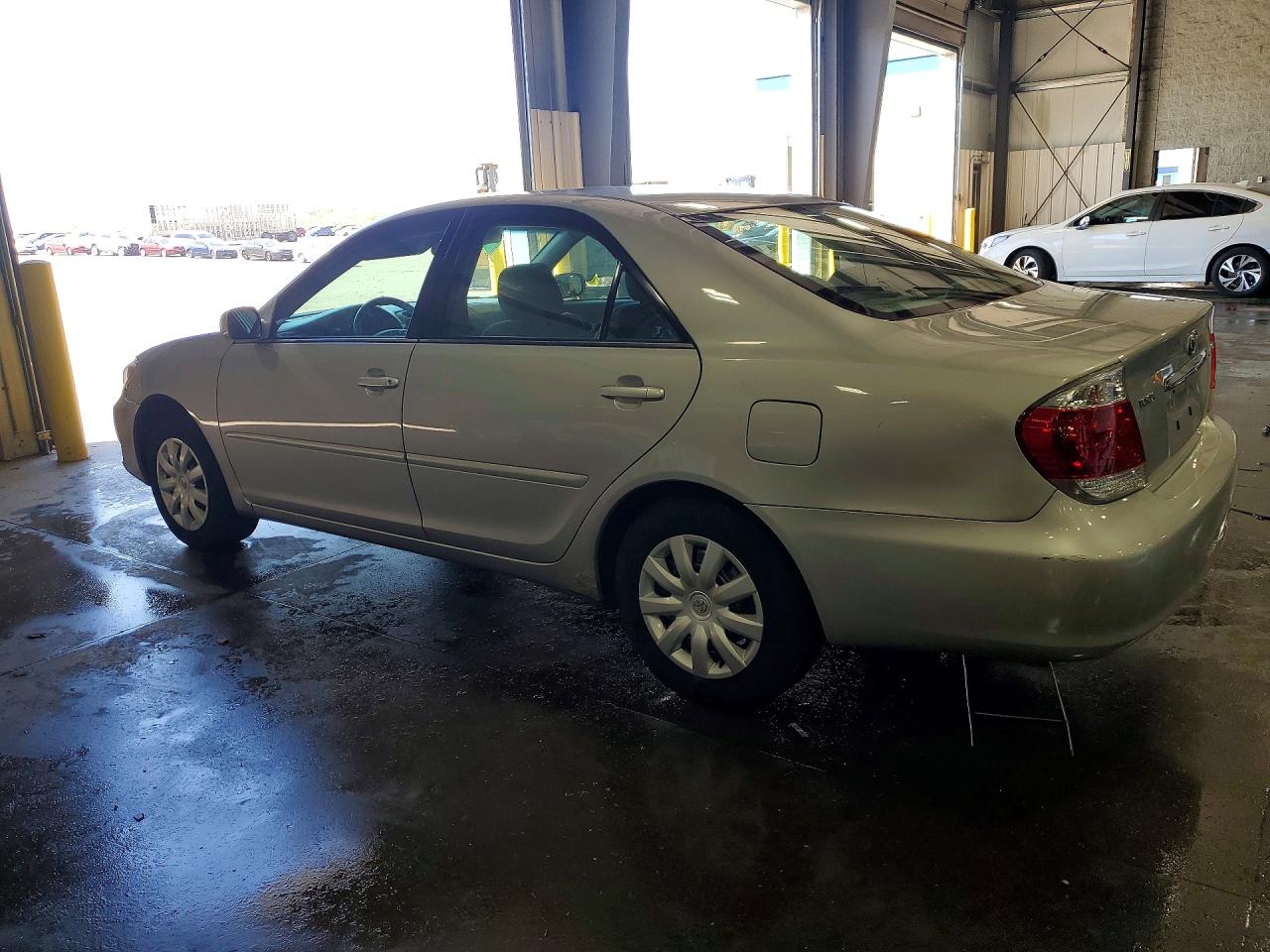 2005 Toyota Camry Le Silver vin: 4T1BE32K15U084898