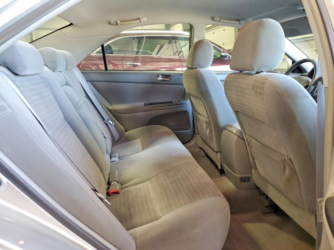 2005 Toyota Camry Le Silver vin: 4T1BE32K15U084898