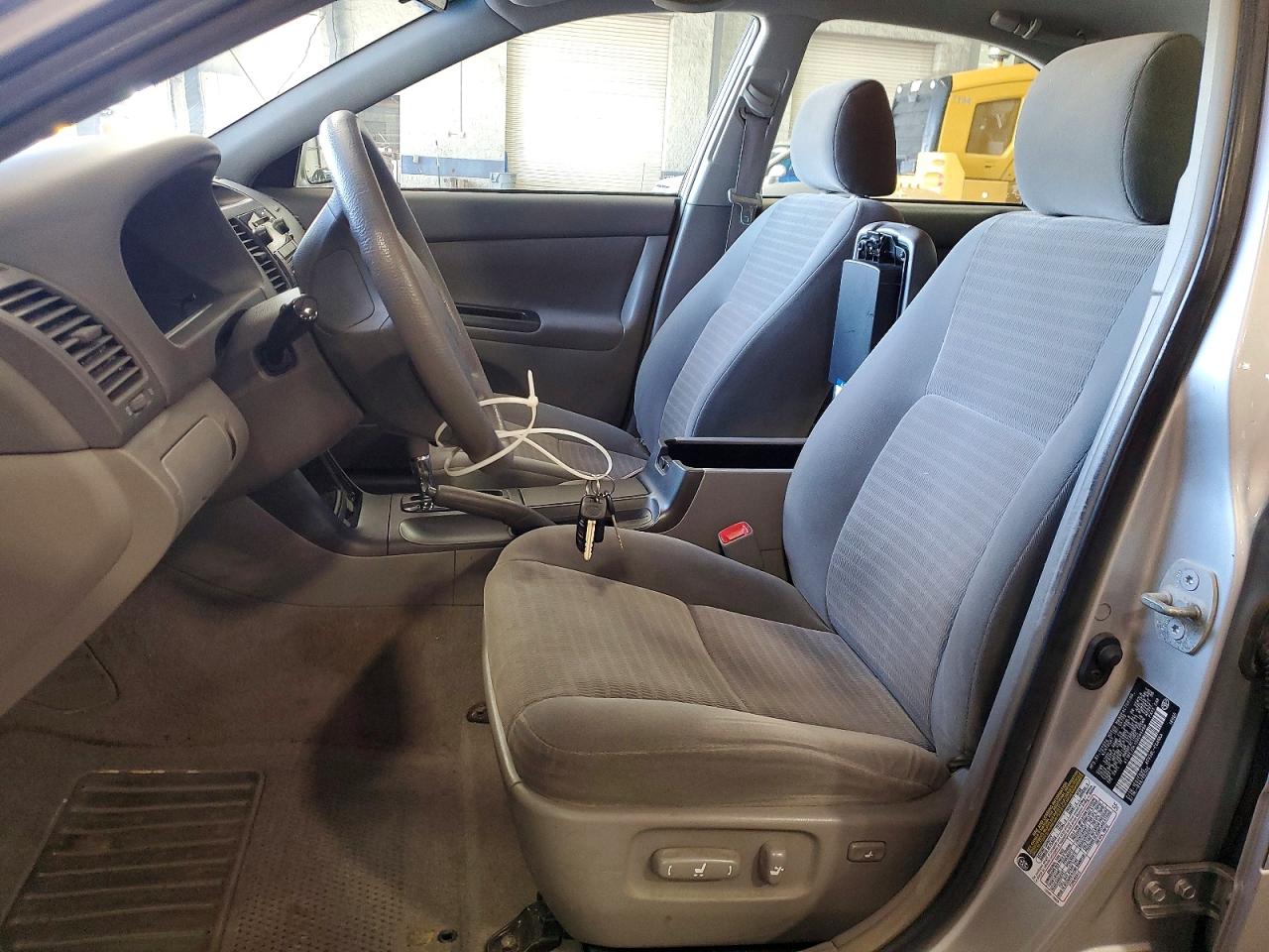 2005 Toyota Camry Le Silver vin: 4T1BE32K15U084898