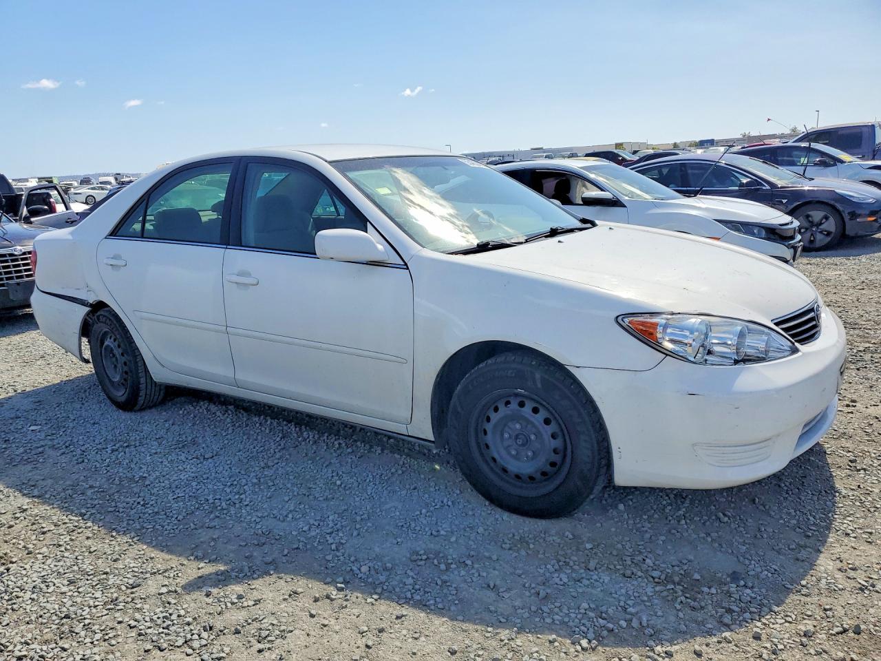 2005 Toyota Camry Le Белый vin: 4T1BE32K15U397904