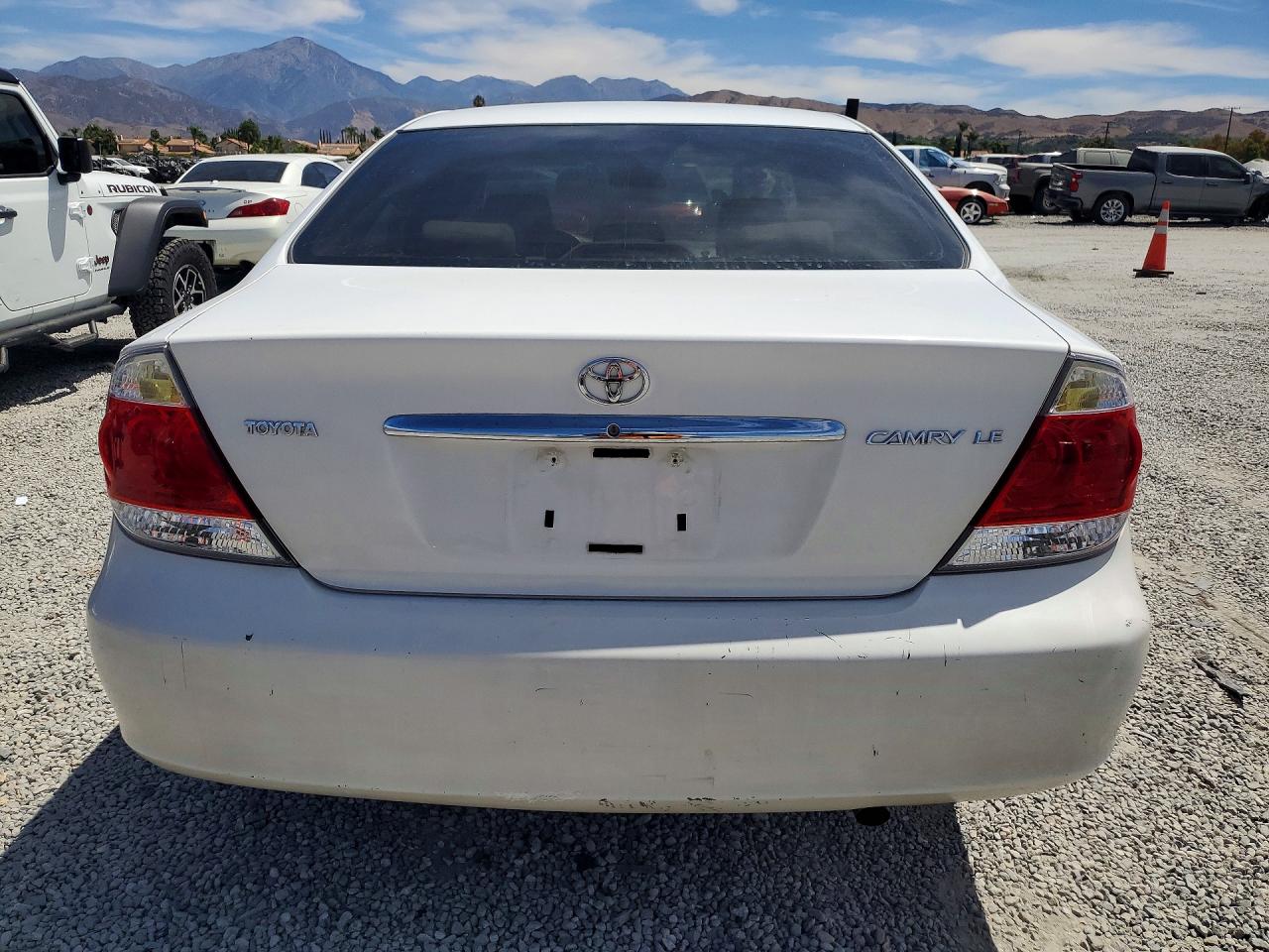 2005 Toyota Camry Le White vin: 4T1BE32K15U404284