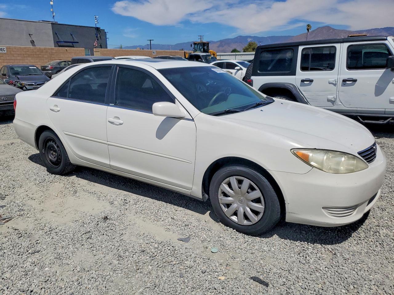 2005 Toyota Camry Le White vin: 4T1BE32K15U404284