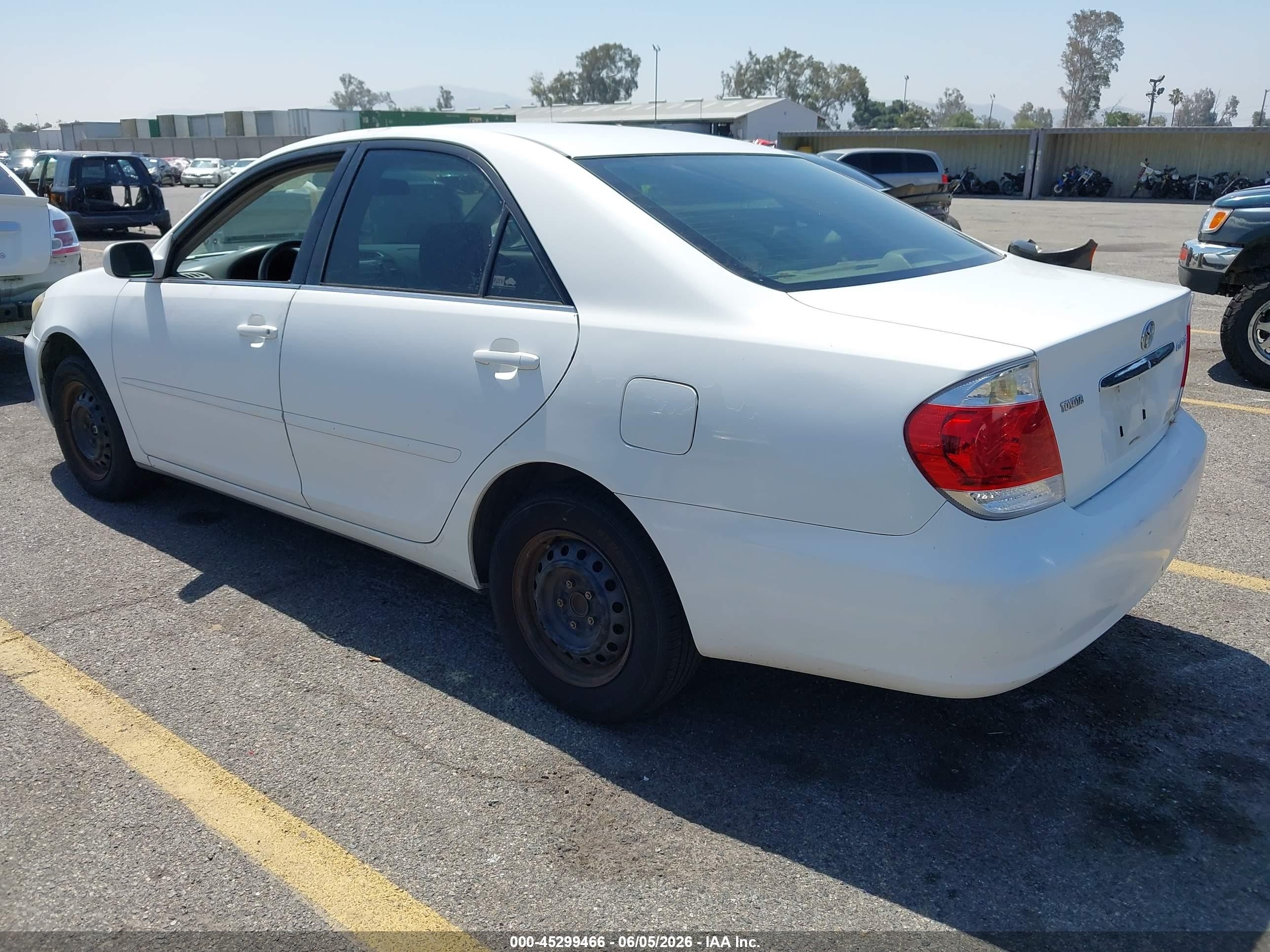 2005 Toyota Camry Le White vin: 4T1BE32K15U424499