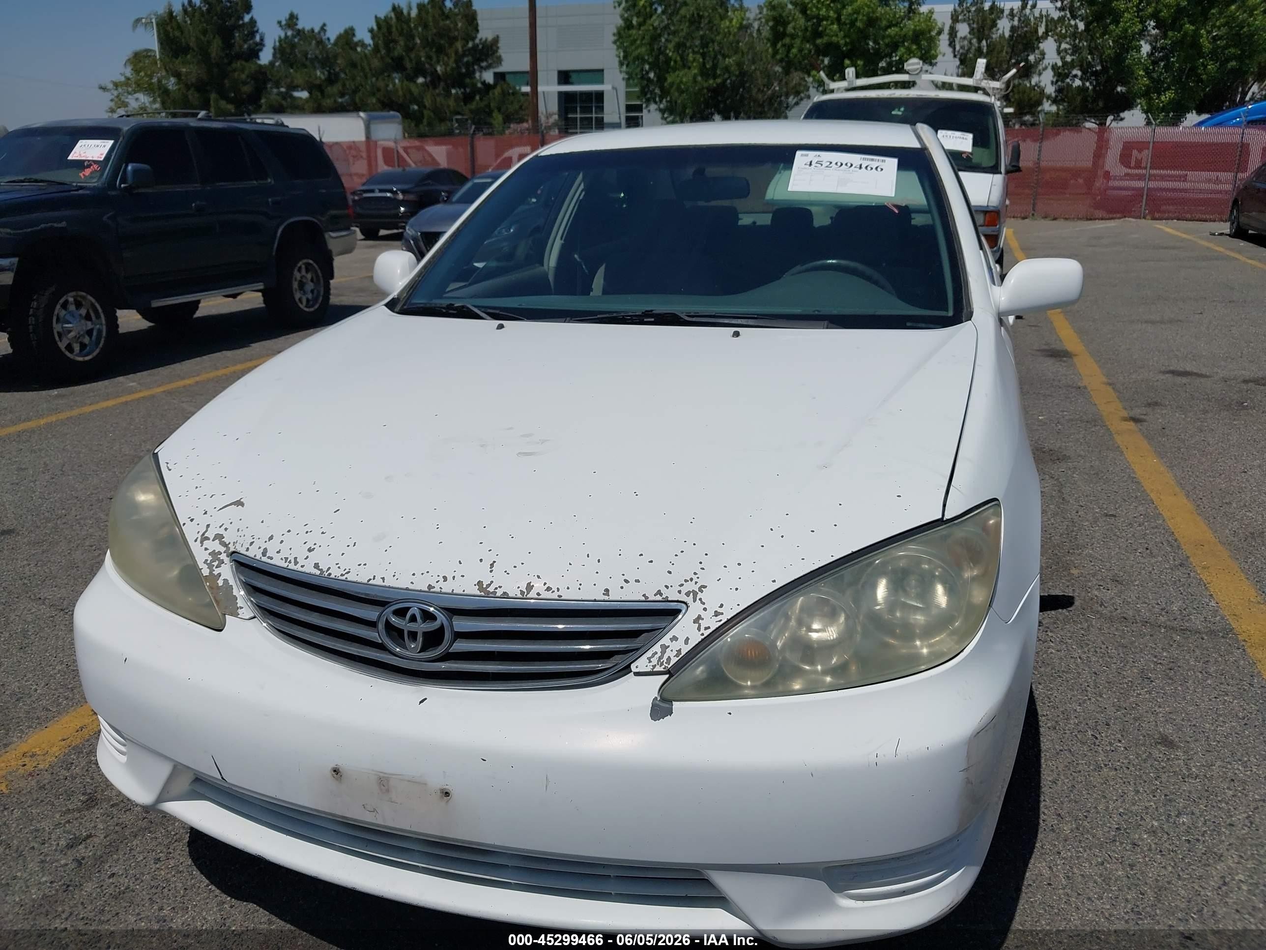 2005 Toyota Camry Le White vin: 4T1BE32K15U424499