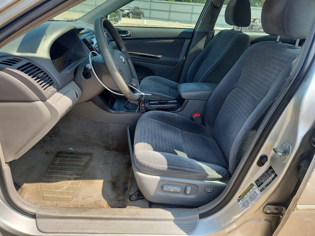2005 Toyota Camry Le Silver vin: 4T1BE32K15U513103