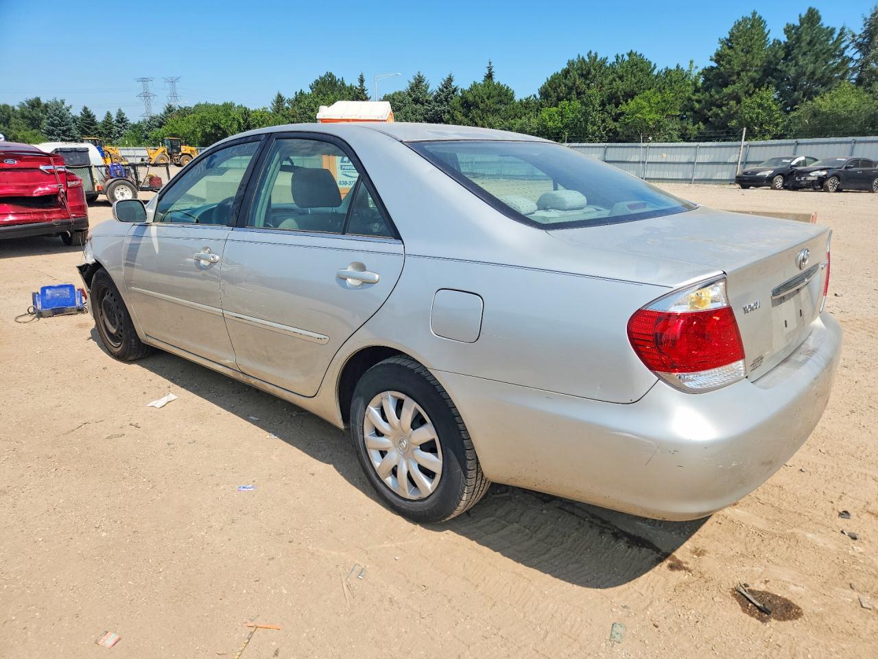 2005 Toyota Camry Le Silver vin: 4T1BE32K15U513103