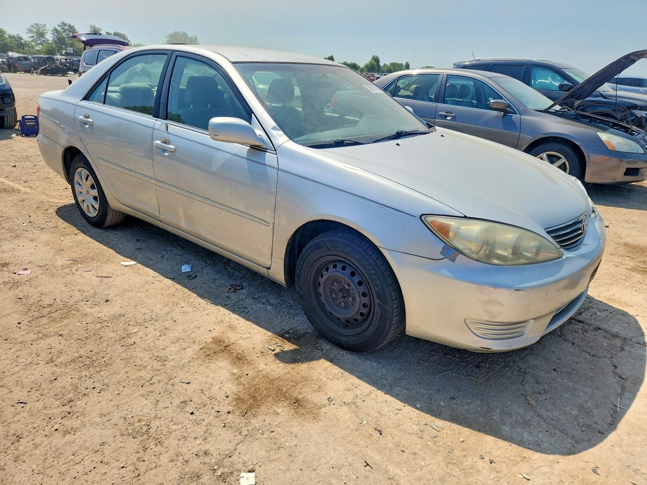2005 Toyota Camry Le Silver vin: 4T1BE32K15U513103