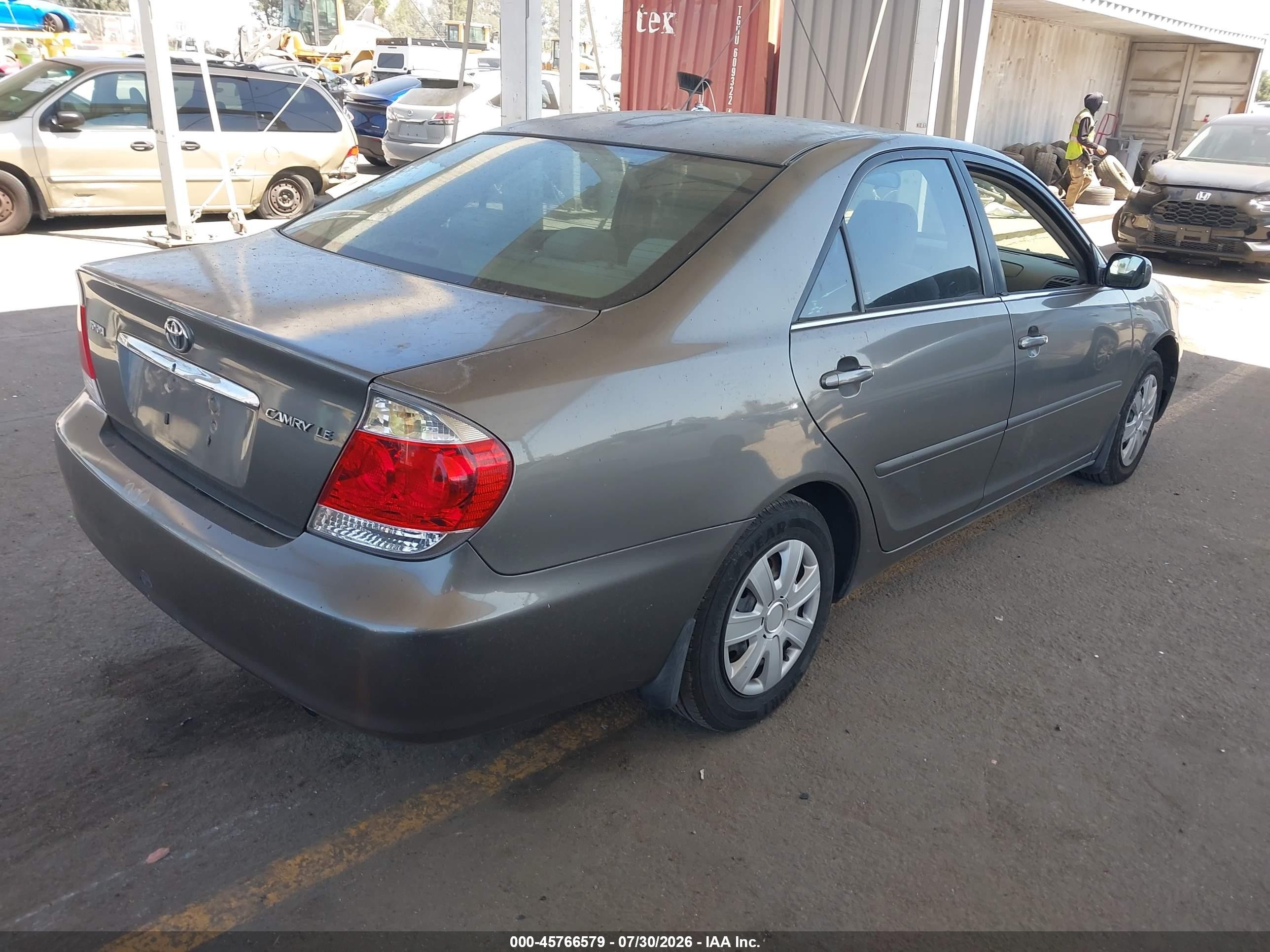 2005 Toyota Camry Le Gray vin: 4T1BE32K15U559725