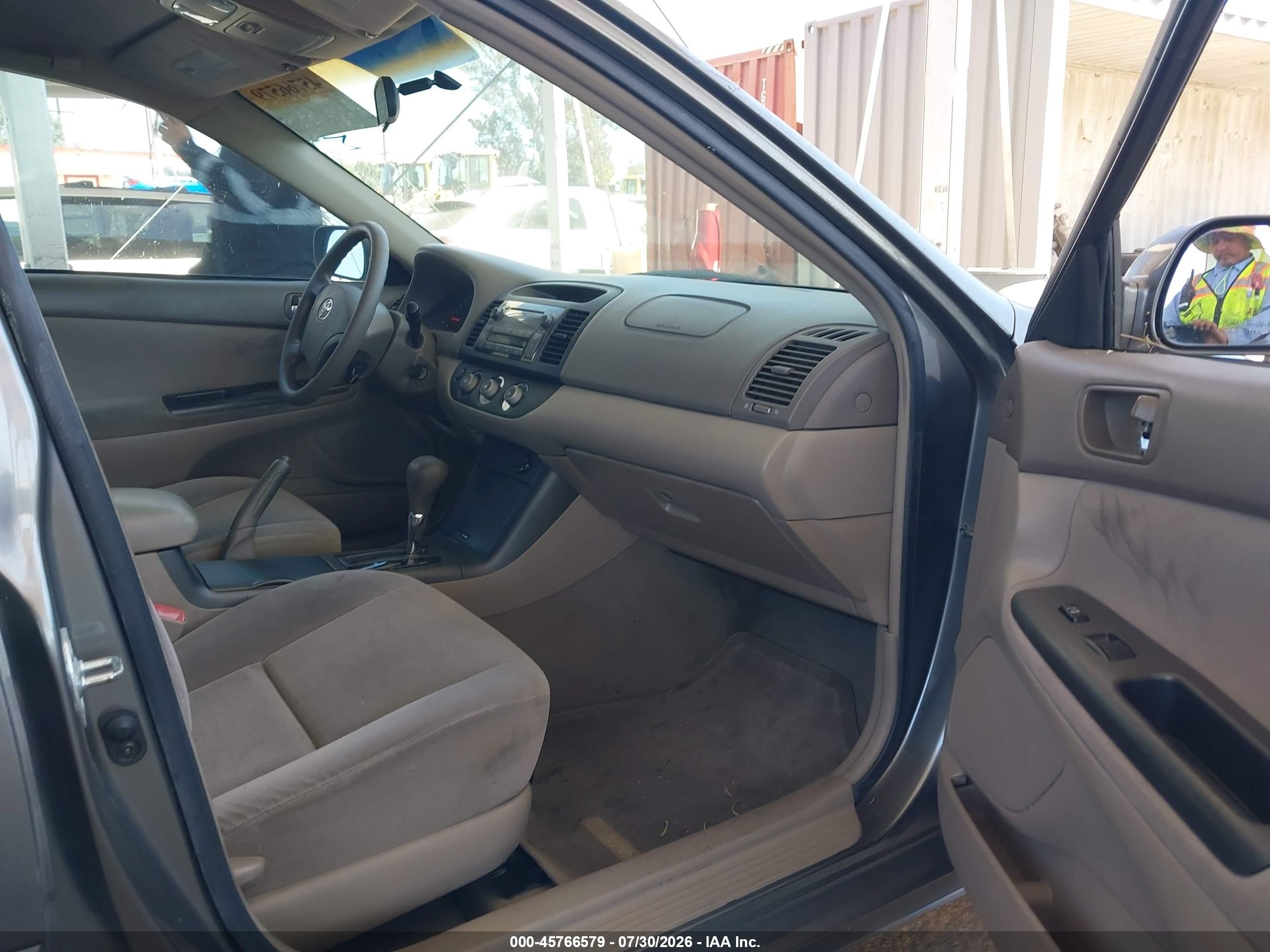 2005 Toyota Camry Le Gray vin: 4T1BE32K15U559725