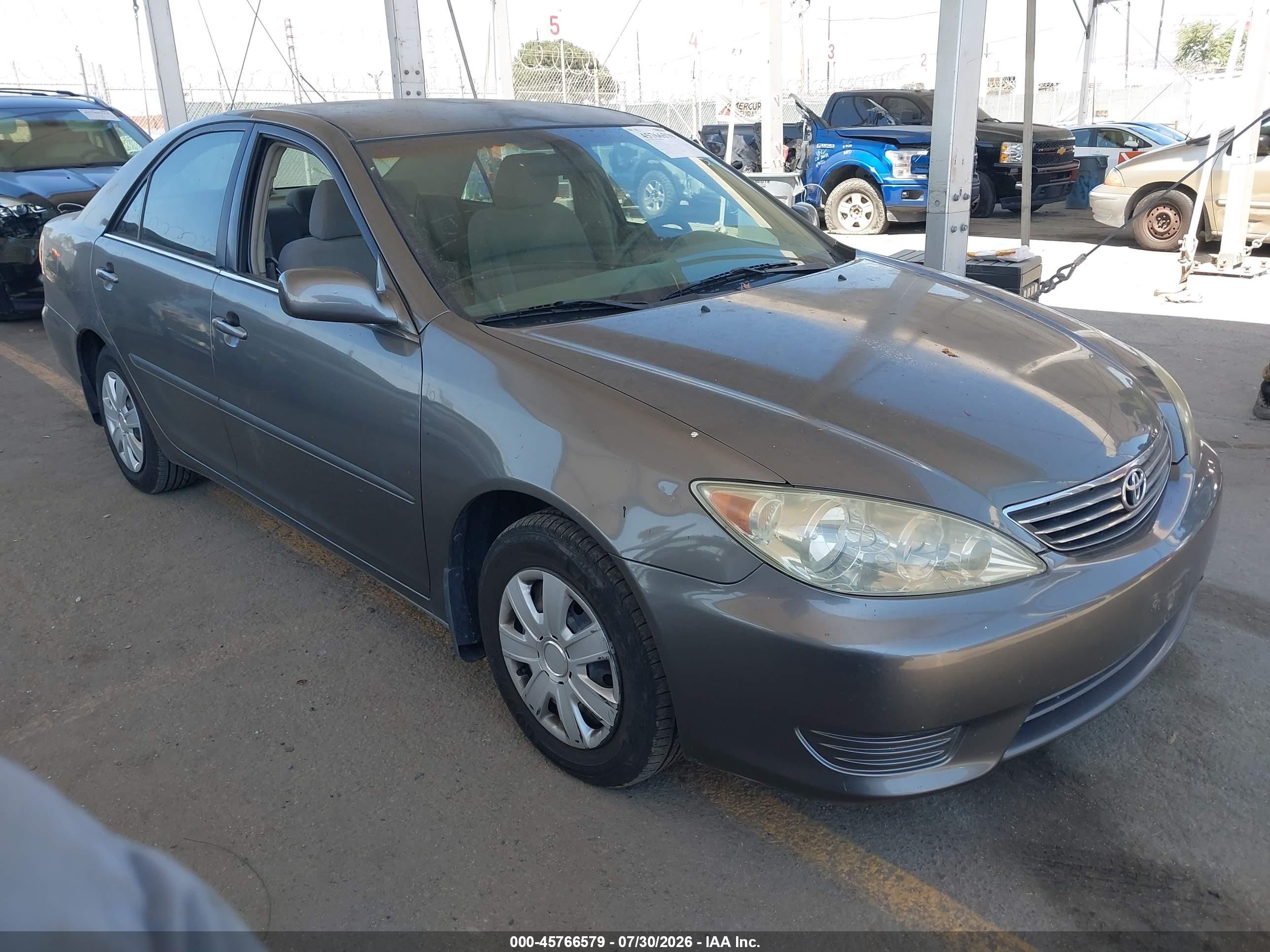 2005 Toyota Camry Le Gray vin: 4T1BE32K15U559725