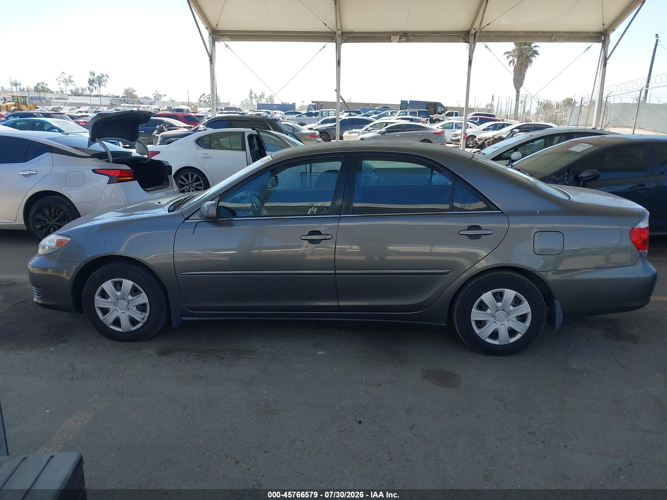 2005 Toyota Camry Le Gray vin: 4T1BE32K15U559725