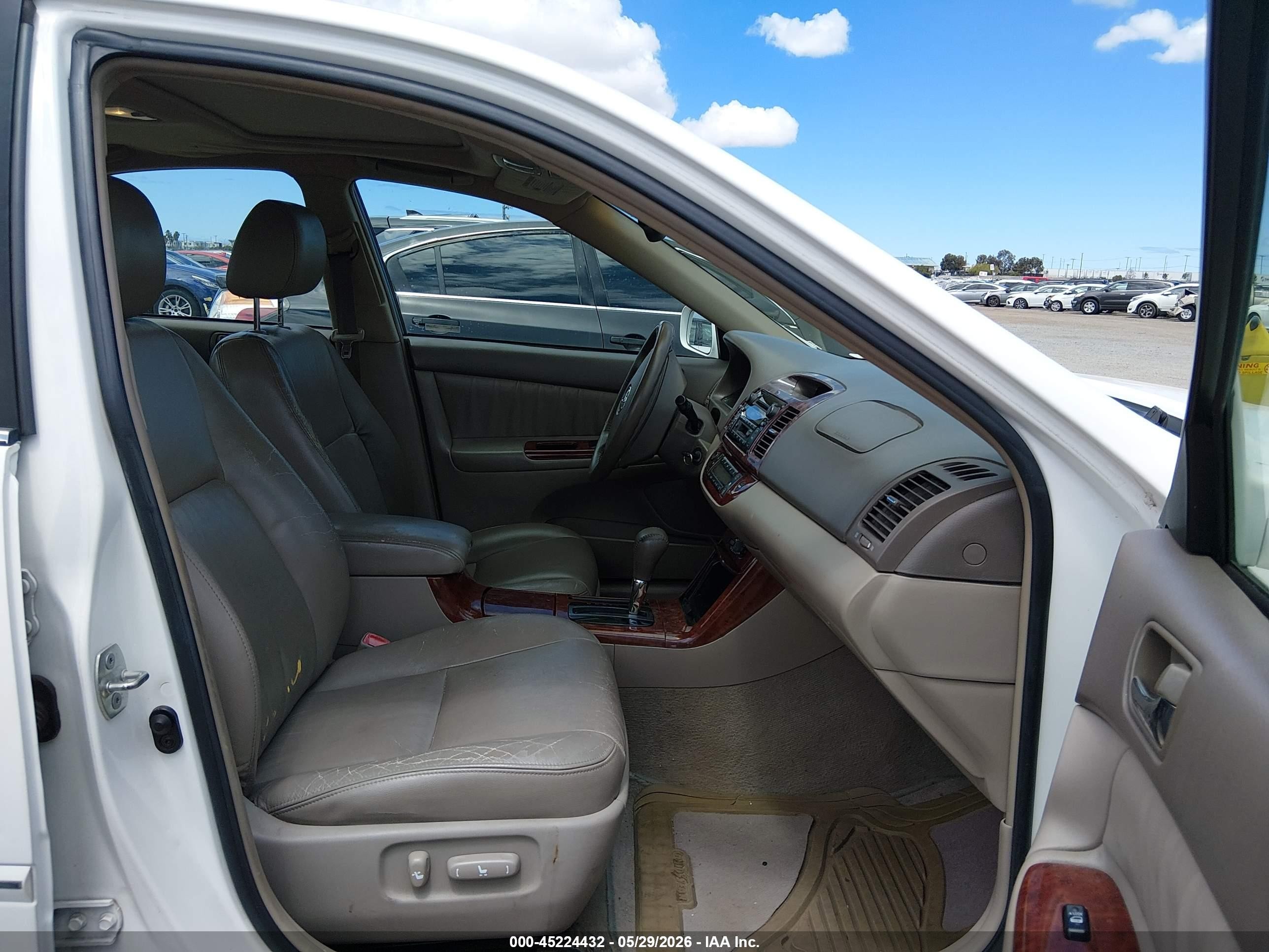 2005 Toyota Camry Xle White vin: 4T1BE32K15U566139