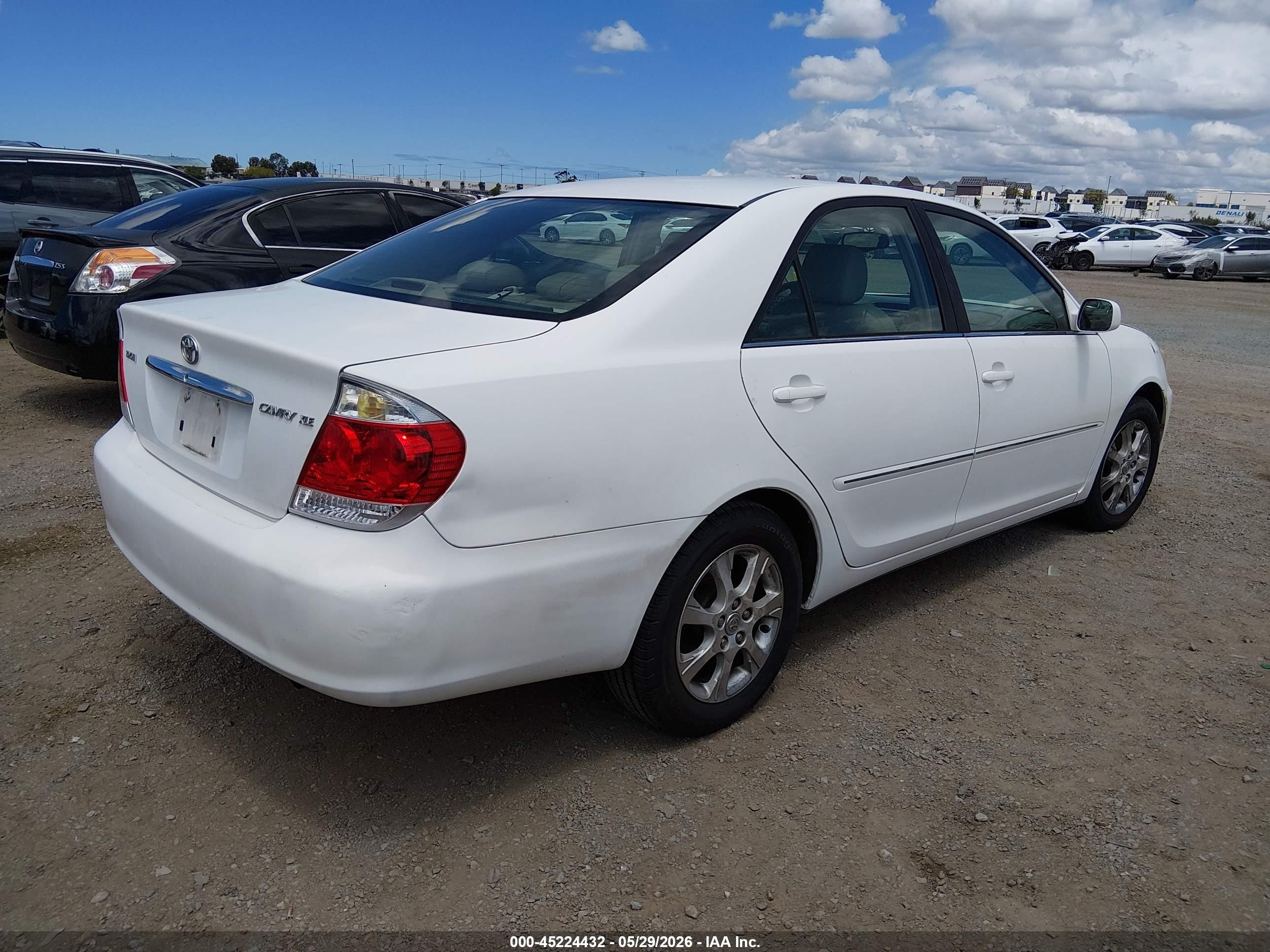 2005 Toyota Camry Xle White vin: 4T1BE32K15U566139
