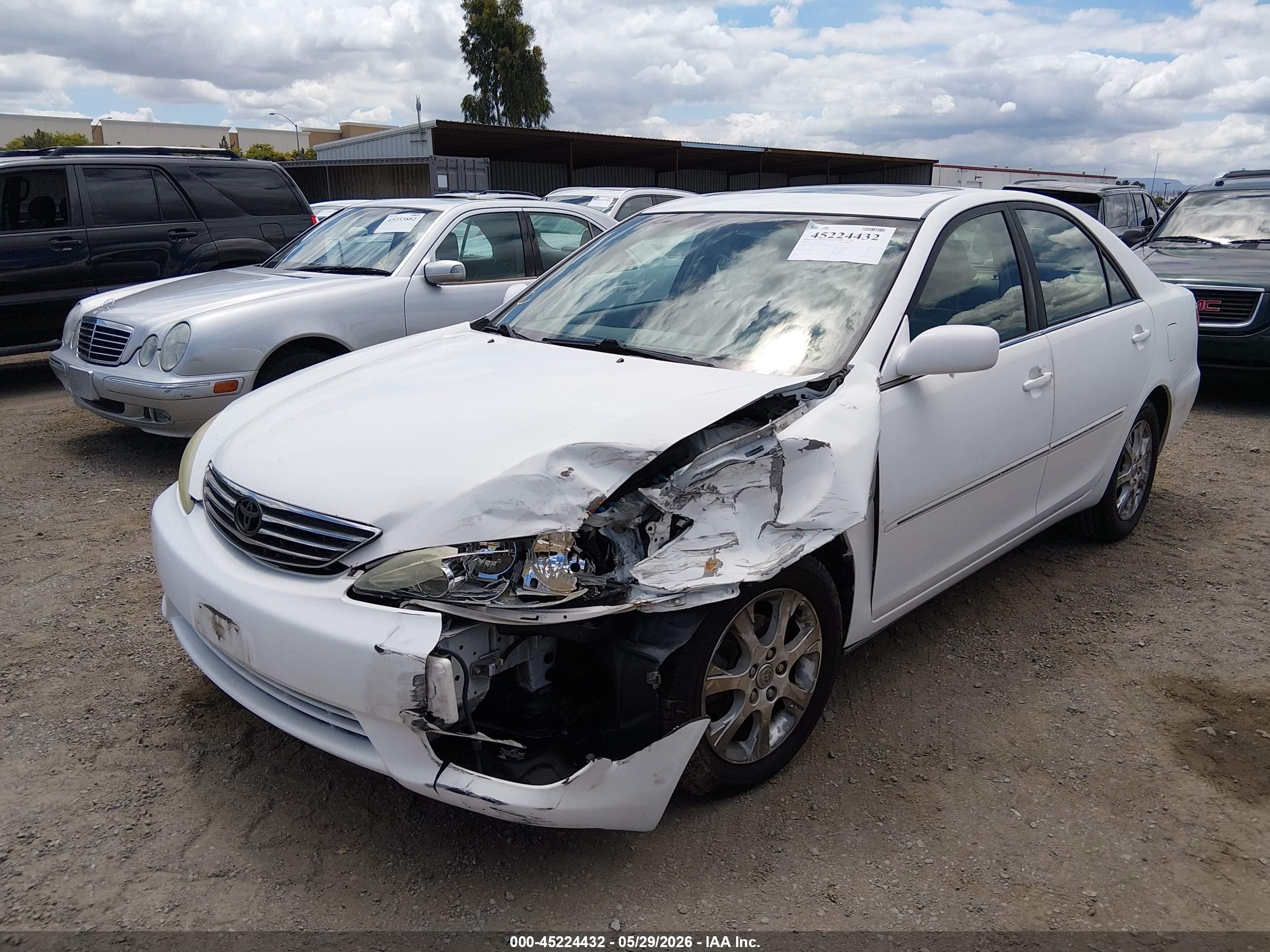 2005 Toyota Camry Xle White vin: 4T1BE32K15U566139