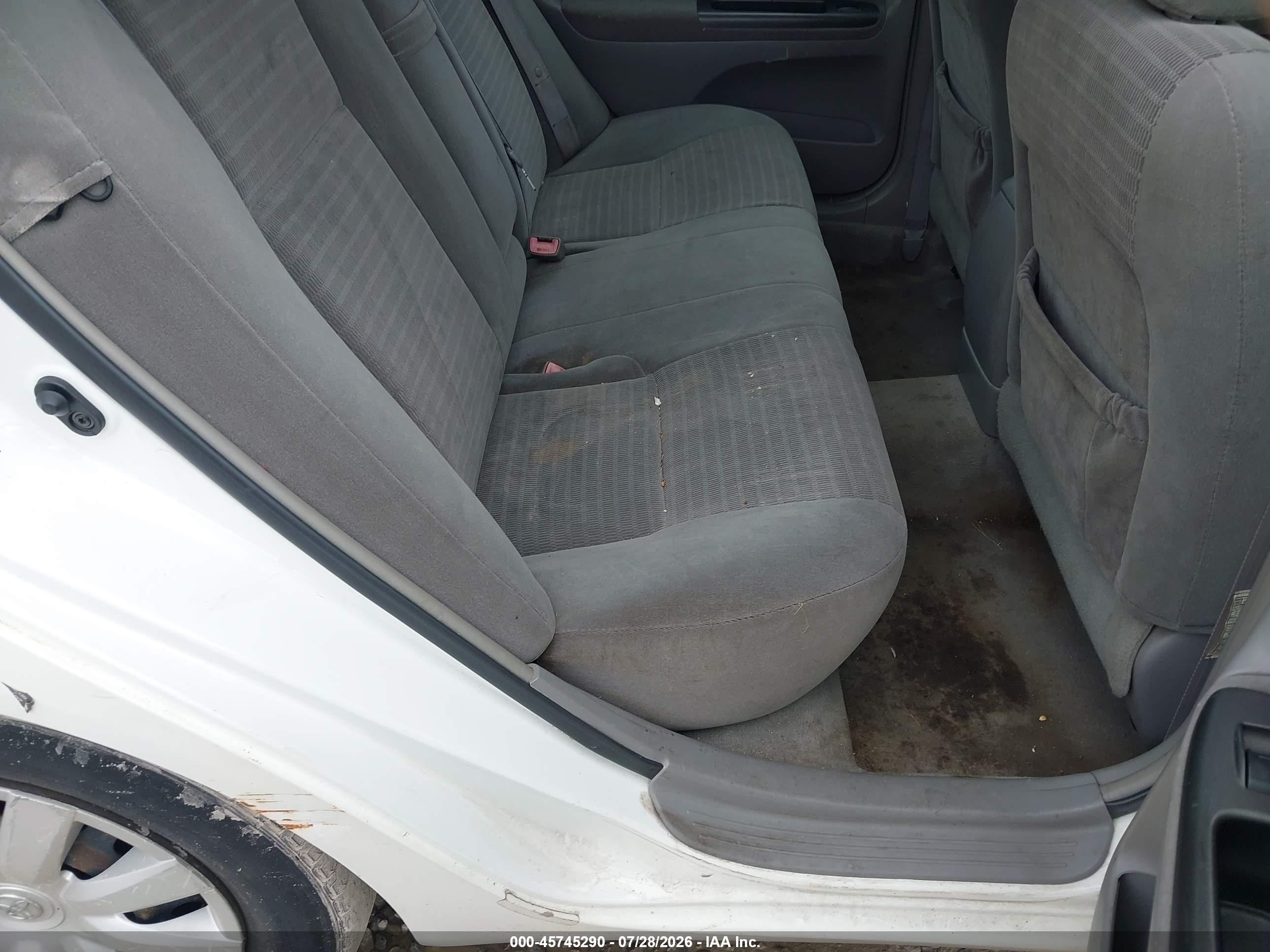 2005 Toyota Camry Le White vin: 4T1BE32K15U568019