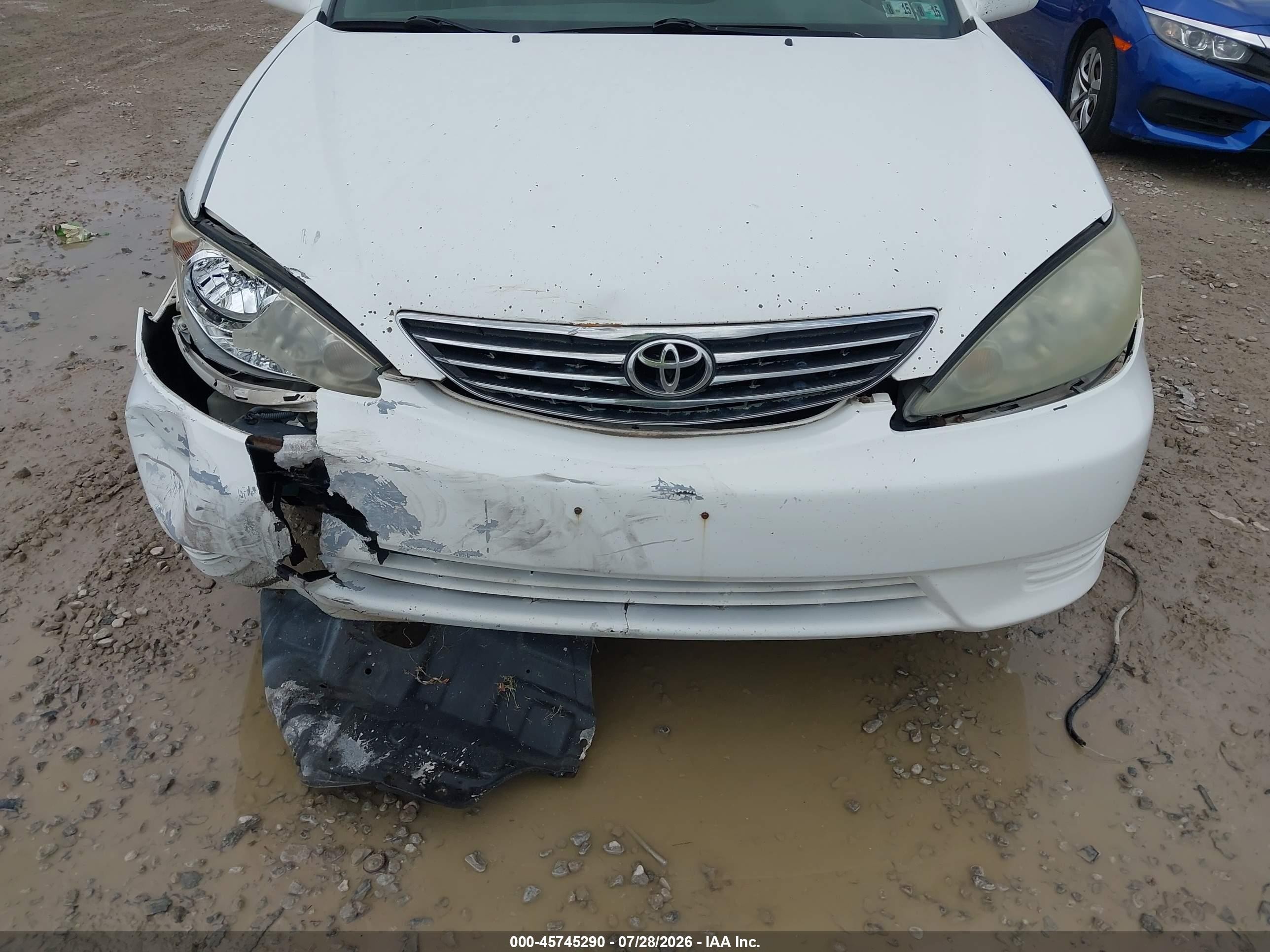 2005 Toyota Camry Le White vin: 4T1BE32K15U568019