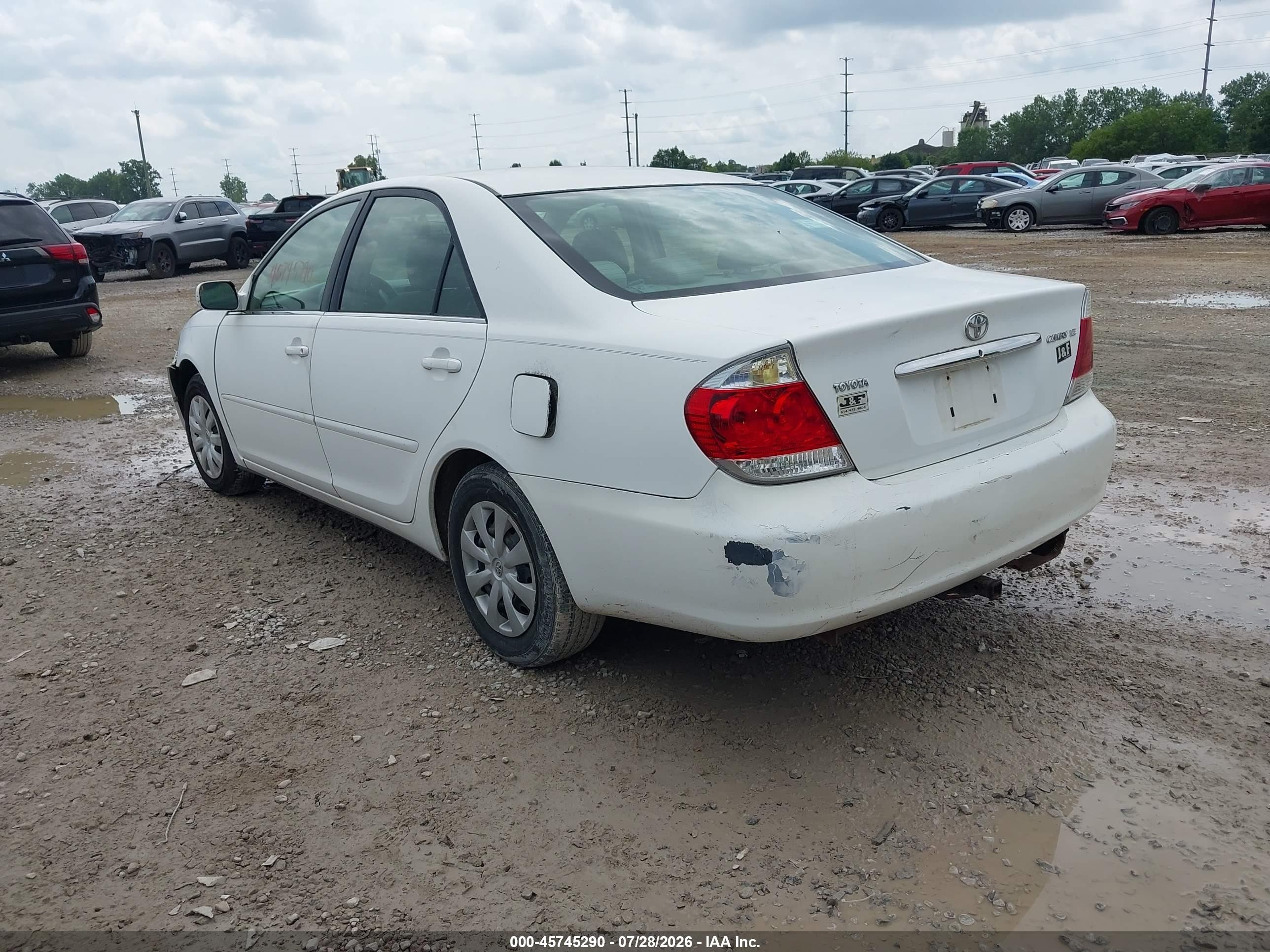 2005 Toyota Camry Le White vin: 4T1BE32K15U568019