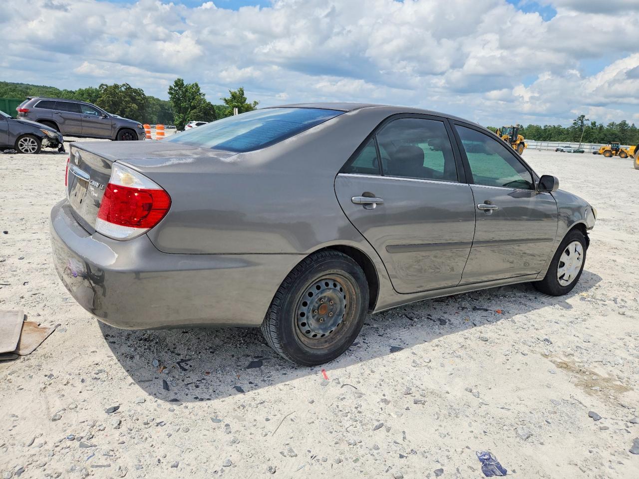 2005 Toyota Camry Le Gray vin: 4T1BE32K15U575035
