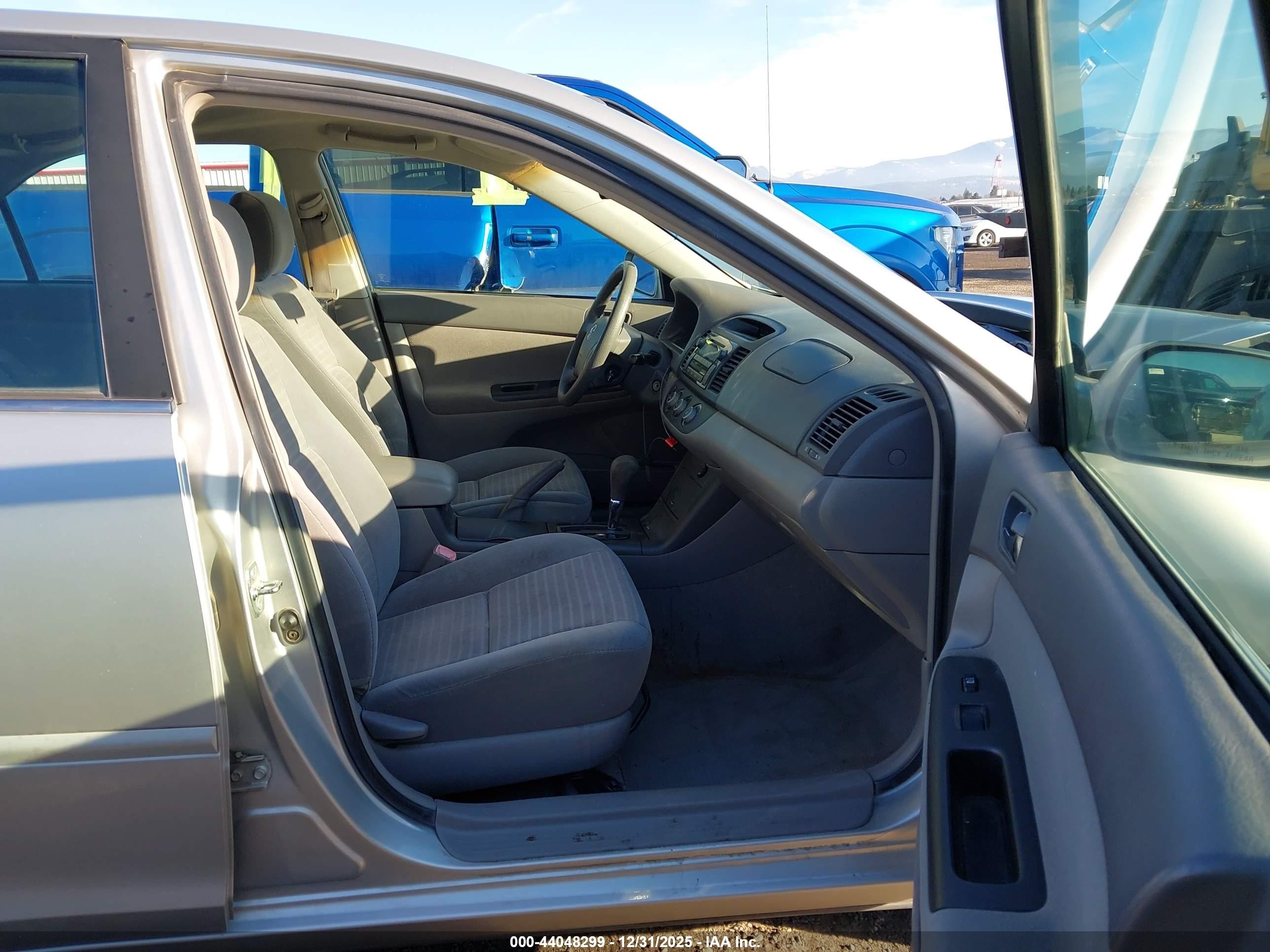 2005 Toyota Camry Le Silver vin: 4T1BE32K15U591283