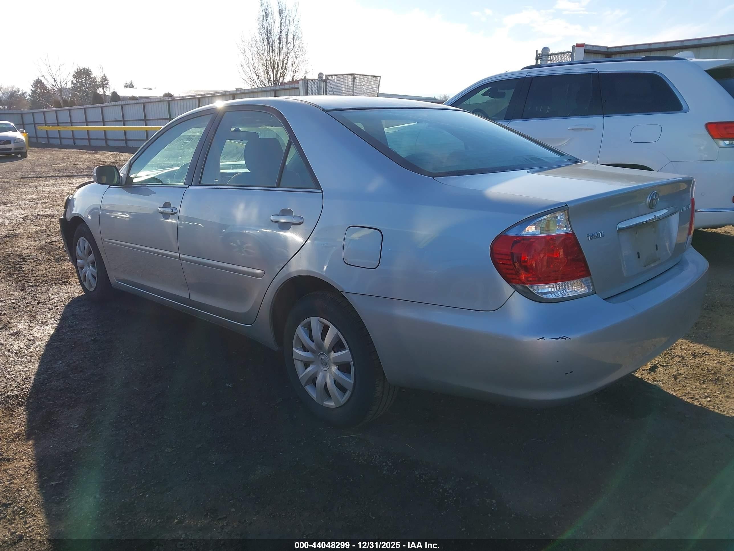 2005 Toyota Camry Le Silver vin: 4T1BE32K15U591283
