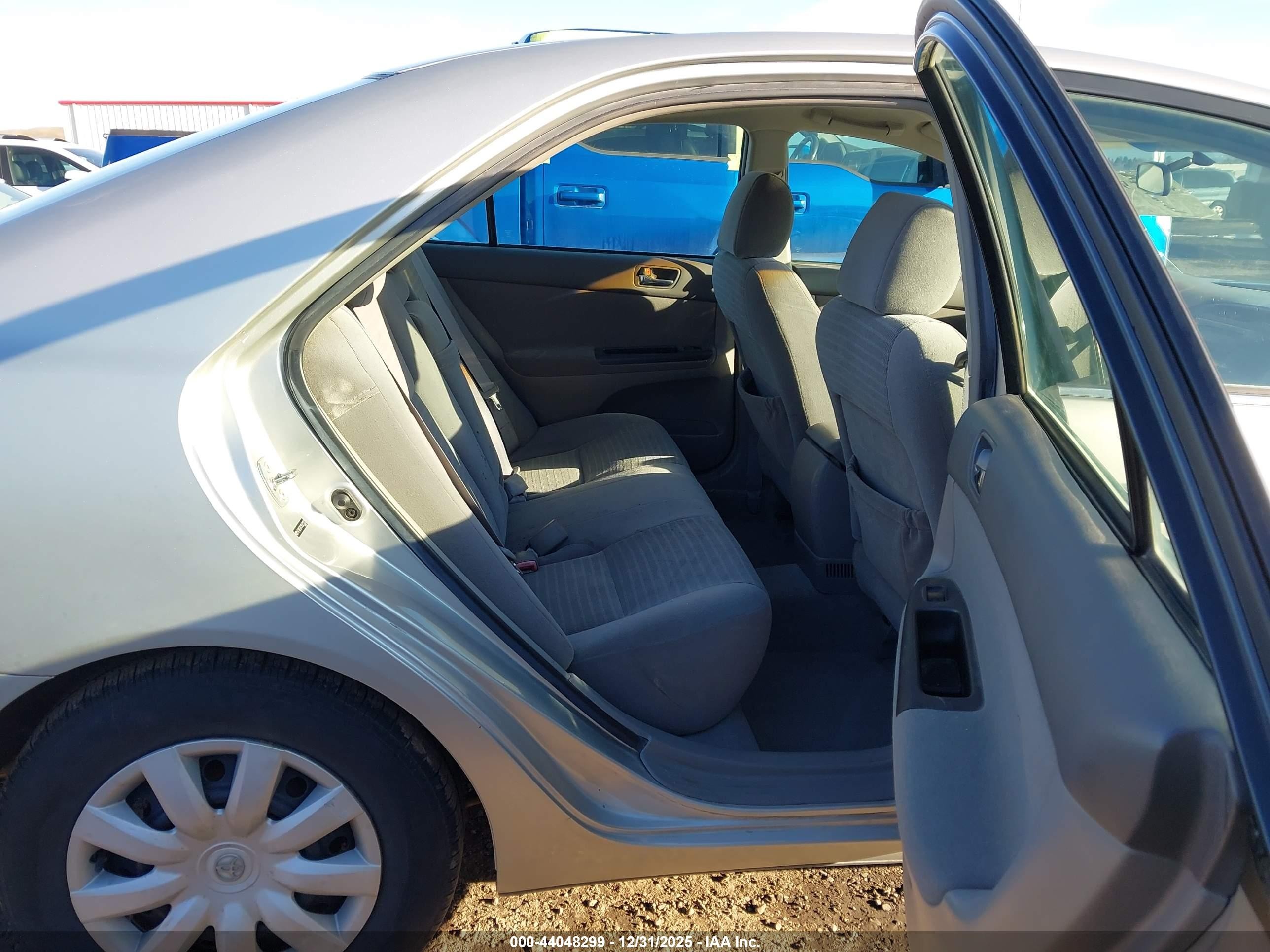 2005 Toyota Camry Le Silver vin: 4T1BE32K15U591283