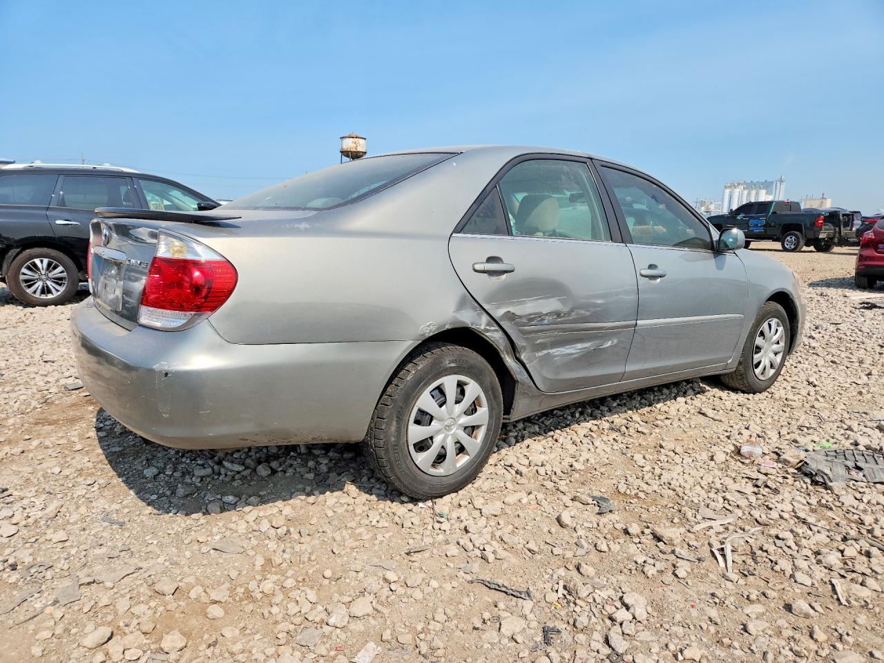 2005 Toyota Camry Le Silver vin: 4T1BE32K15U593664