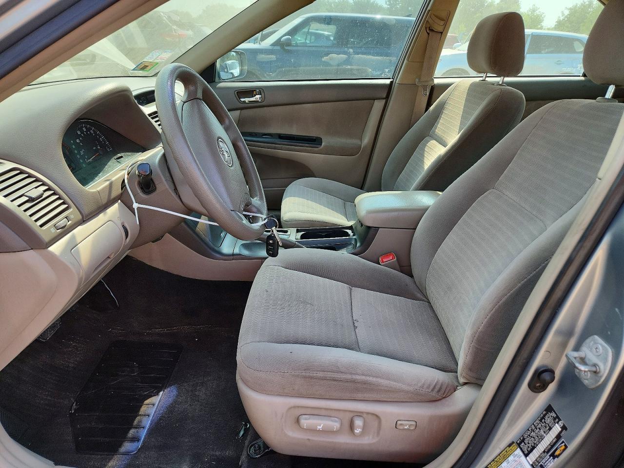 2005 Toyota Camry Le Silver vin: 4T1BE32K15U593664