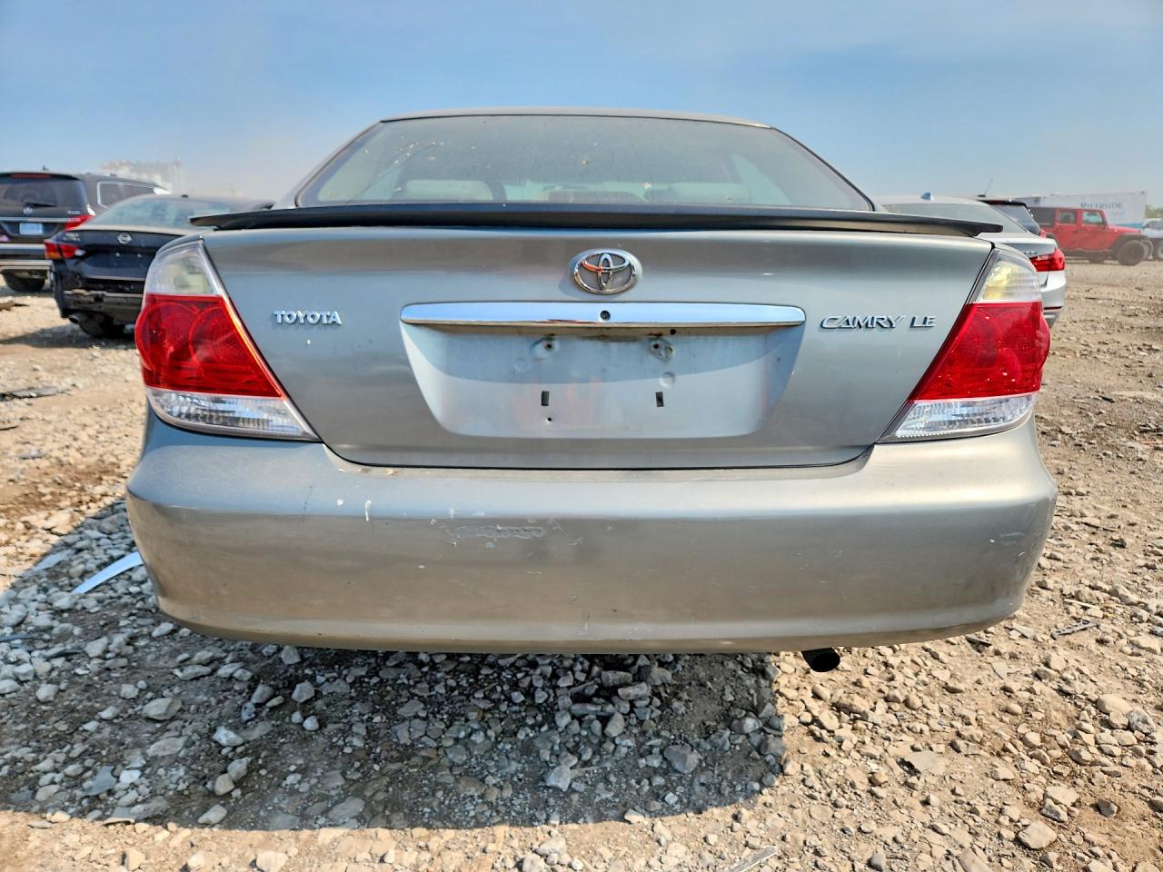 2005 Toyota Camry Le Silver vin: 4T1BE32K15U593664
