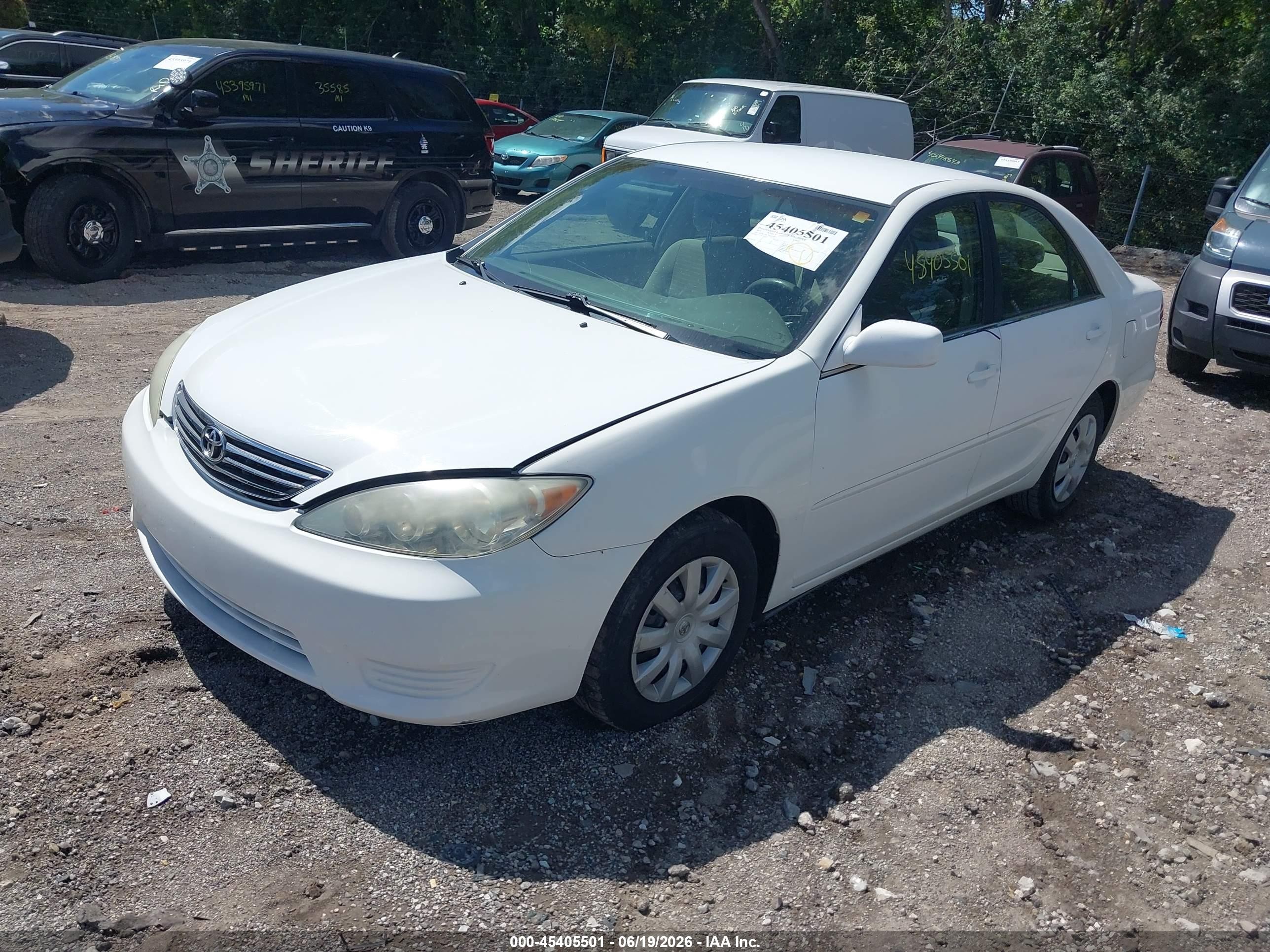 2005 Toyota Camry Le White vin: 4T1BE32K15U619082