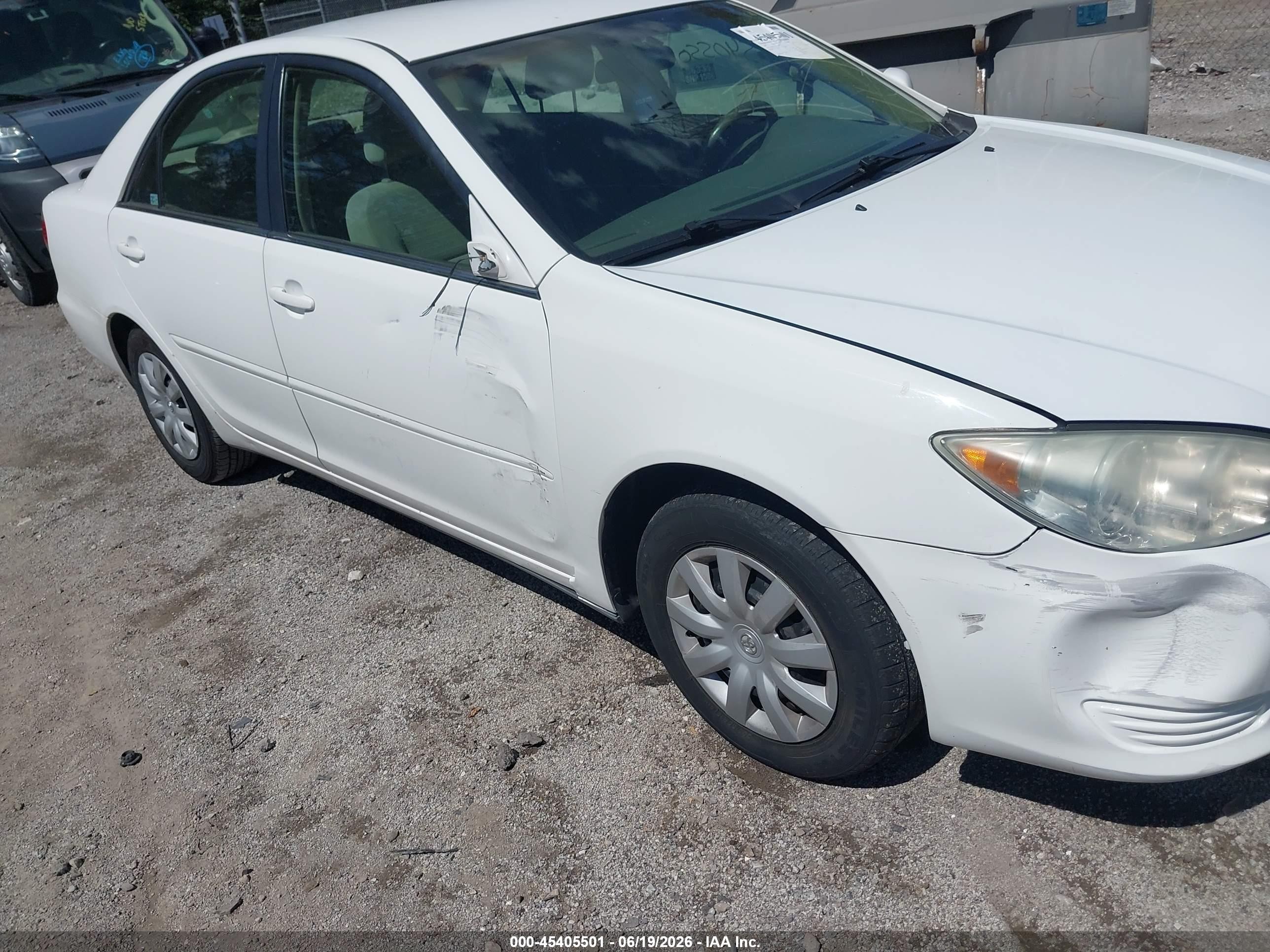 2005 Toyota Camry Le White vin: 4T1BE32K15U619082