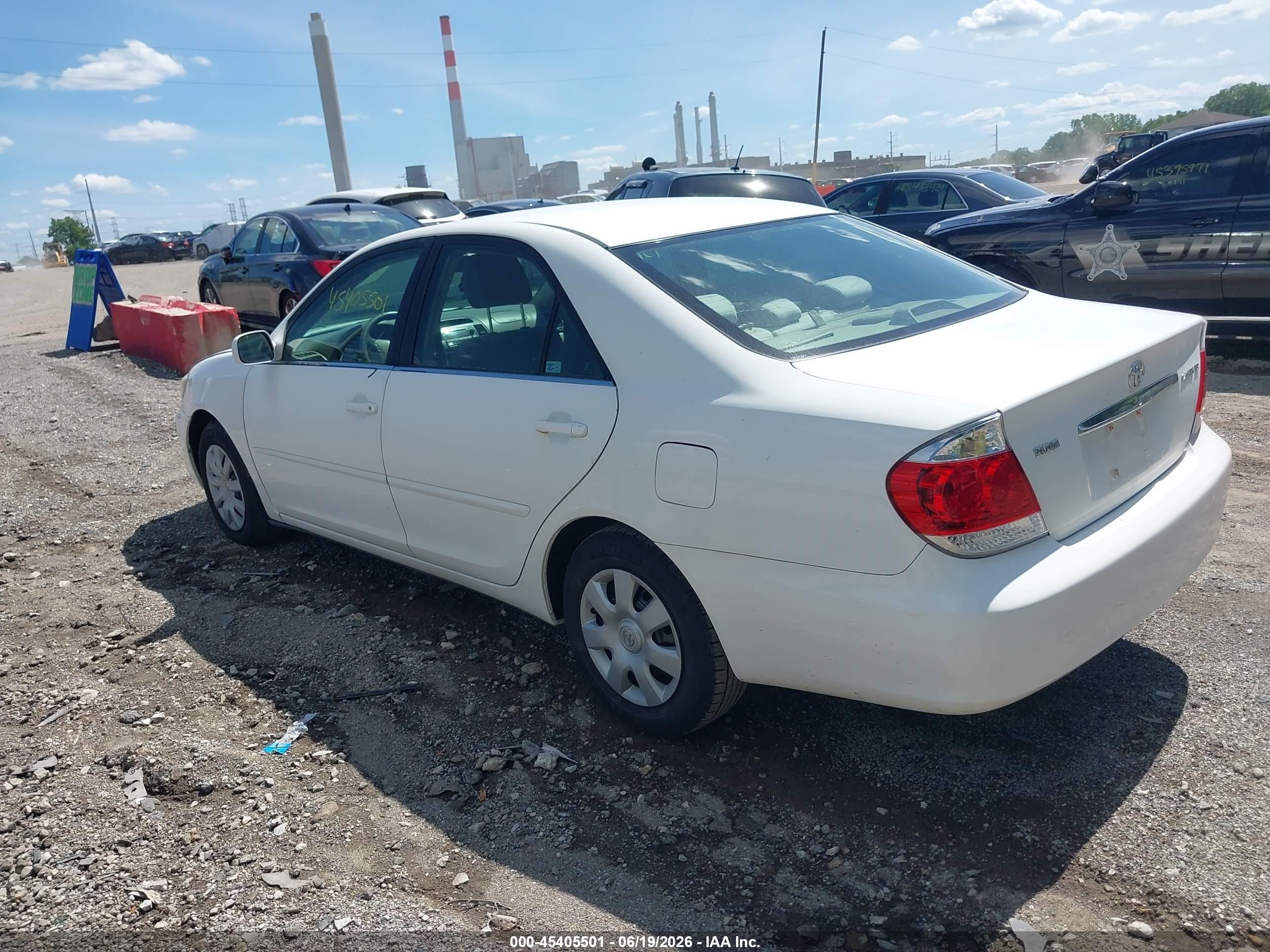 2005 Toyota Camry Le White vin: 4T1BE32K15U619082