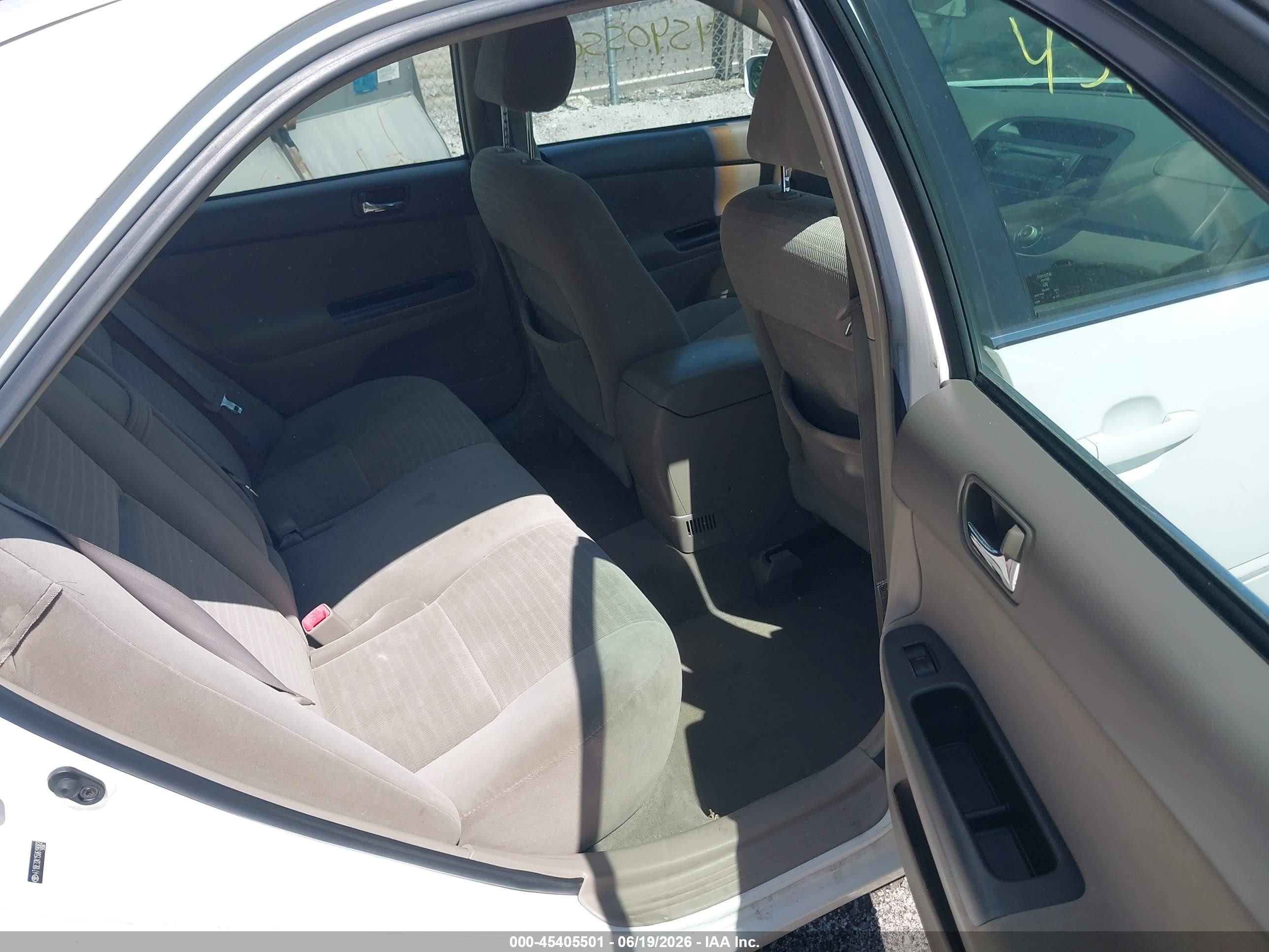 2005 Toyota Camry Le White vin: 4T1BE32K15U619082
