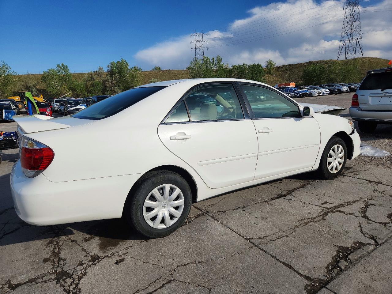 2005 Toyota Camry Le White vin: 4T1BE32K15U628607