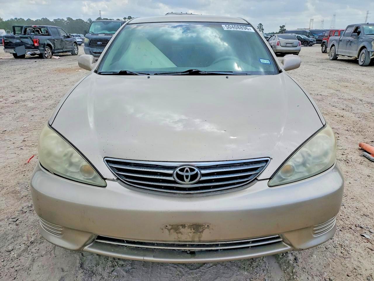 2005 Toyota Camry Le Gold vin: 4T1BE32K15U633368