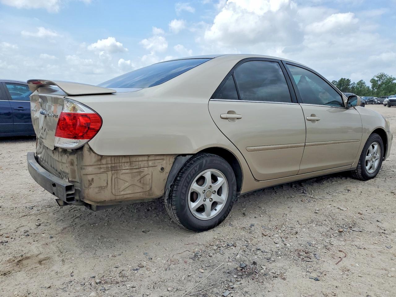 2005 Toyota Camry Le Gold vin: 4T1BE32K15U633368