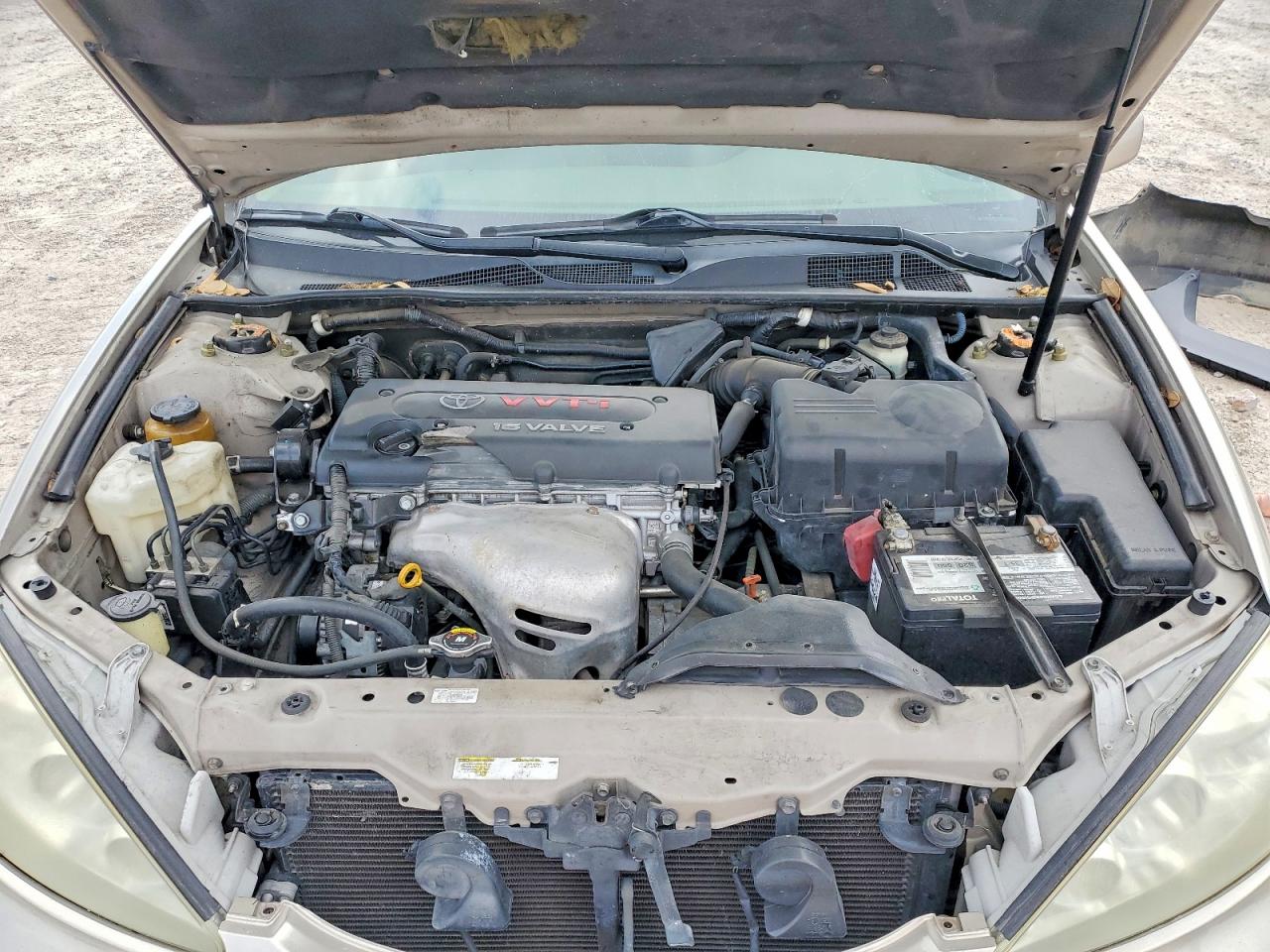 2005 Toyota Camry Le Gold vin: 4T1BE32K15U633368
