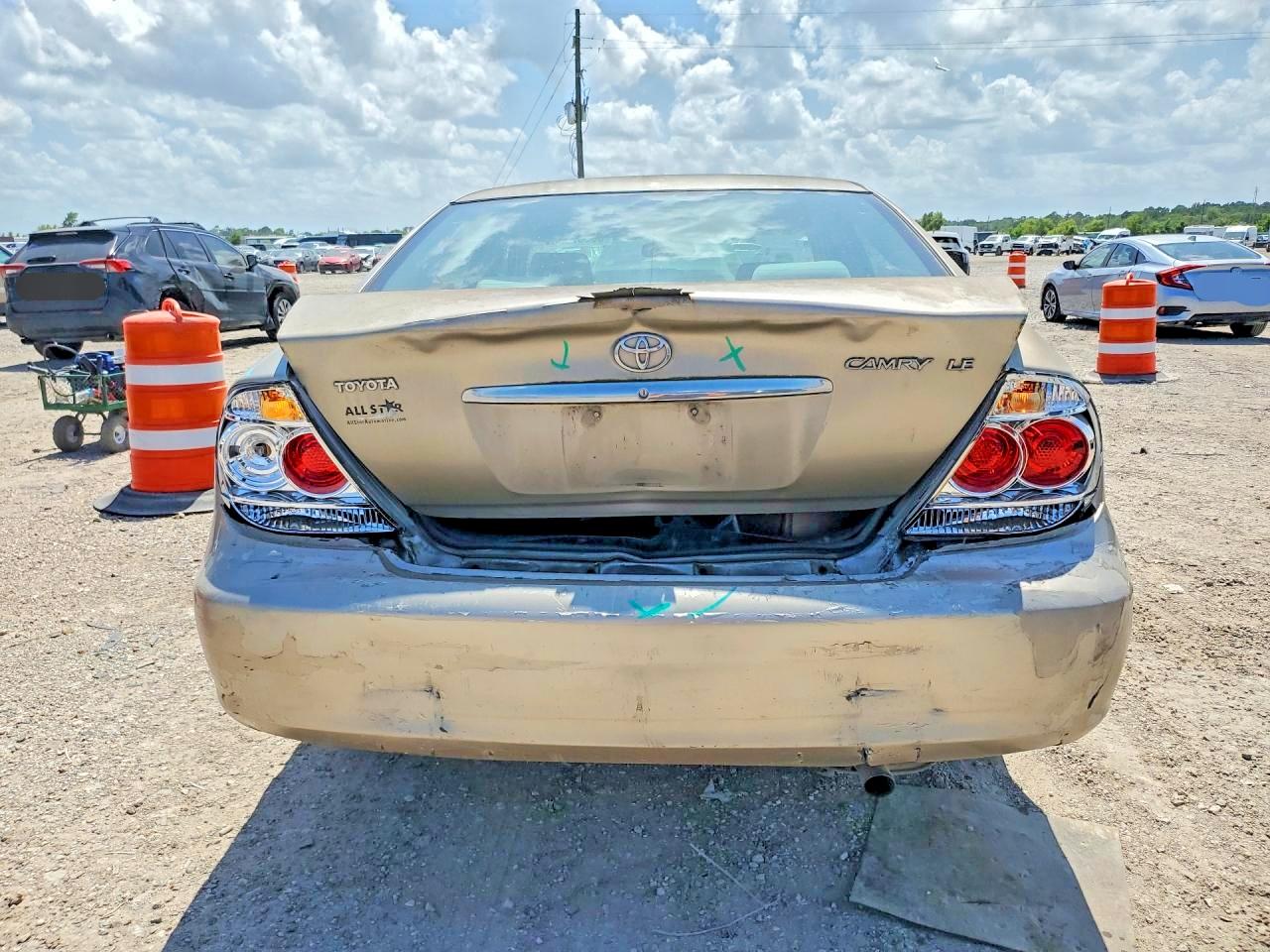 2005 Toyota Camry Le Tan vin: 4T1BE32K15U959526