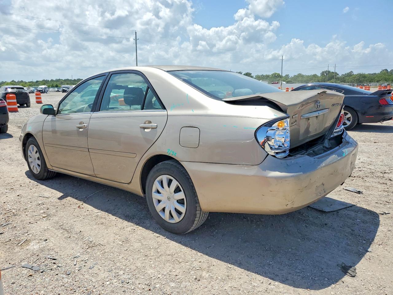 2005 Toyota Camry Le Tan vin: 4T1BE32K15U959526