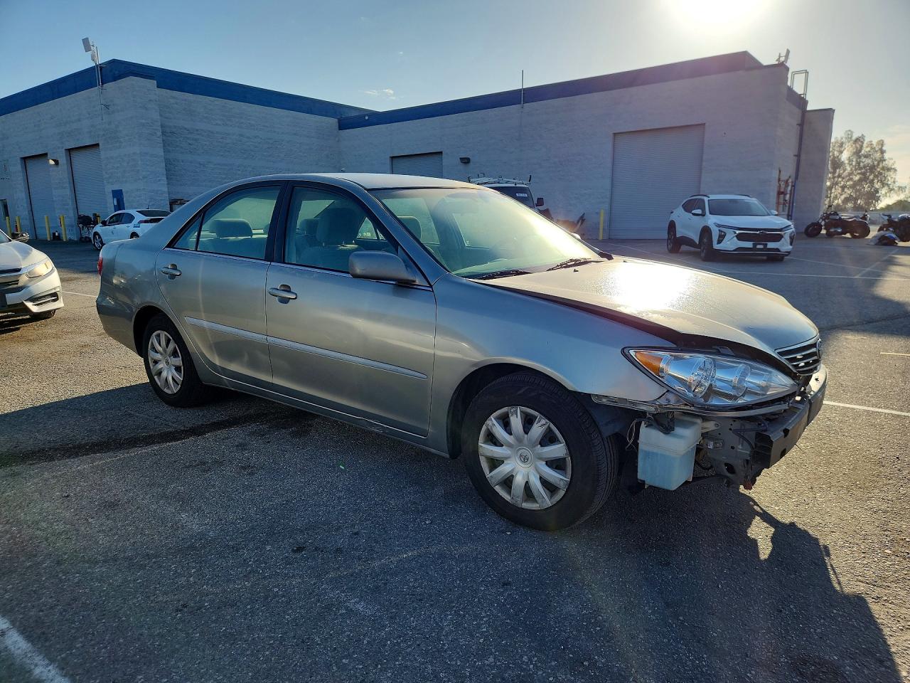 2005 Toyota Camry Le Silver vin: 4T1BE32K15U967173
